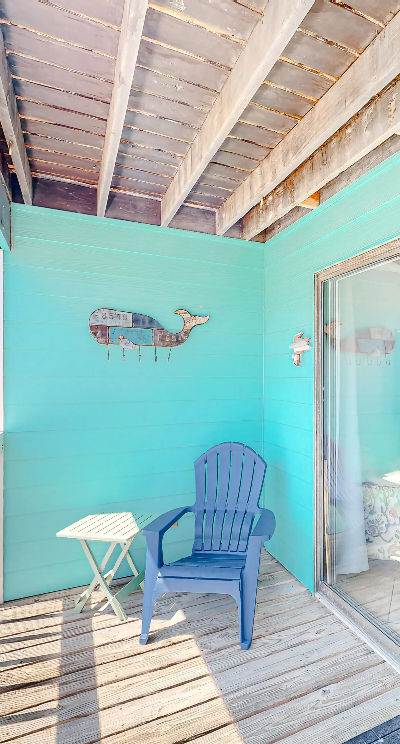 Beautiful condo near the beach with 2 outdoor pools and beach access