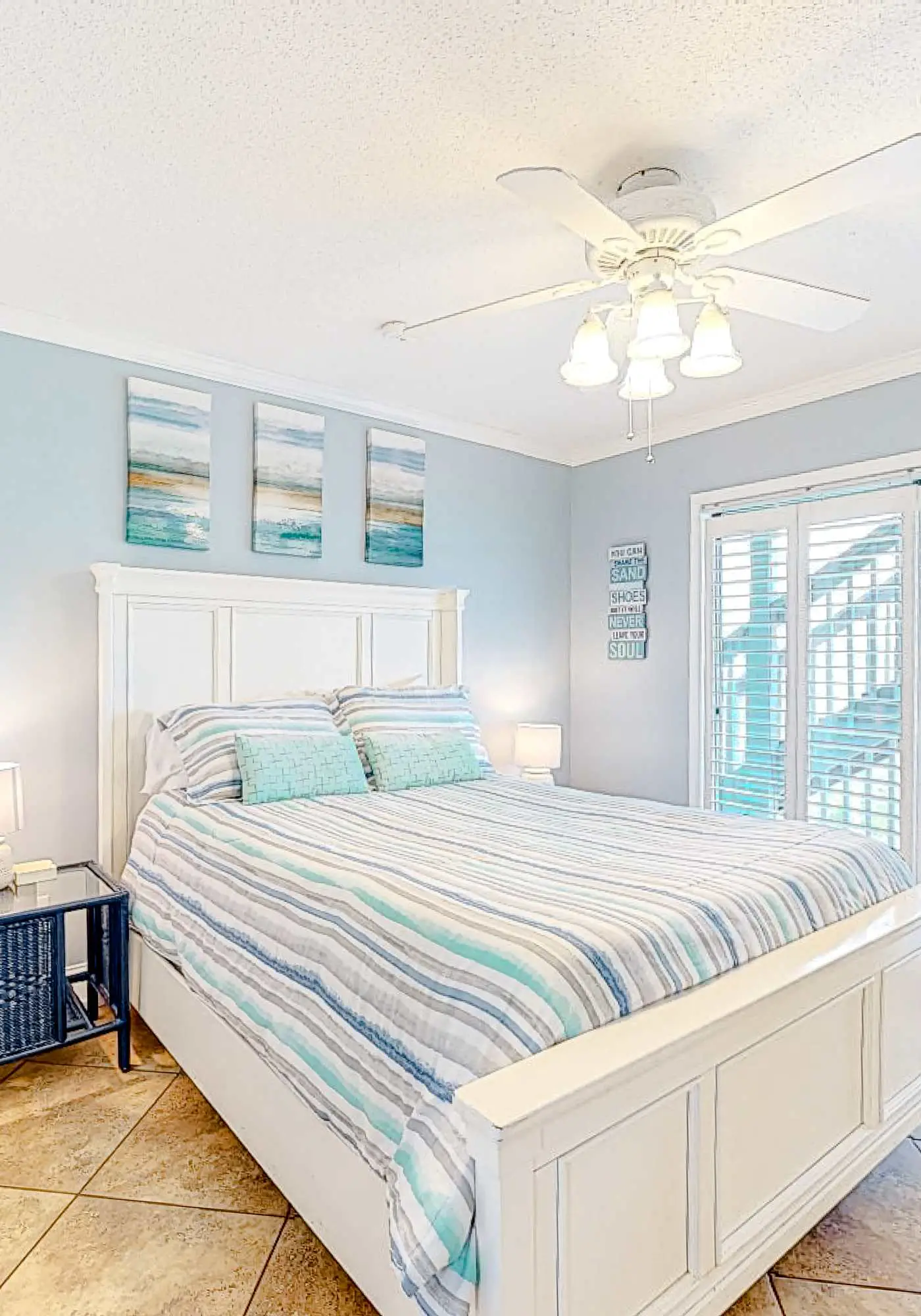 Beautiful condo near the beach with 2 outdoor pools and beach access