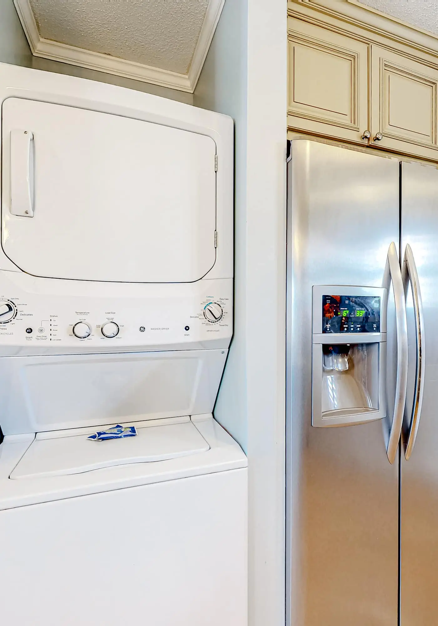 Beautiful condo near the beach with 2 outdoor pools and beach access