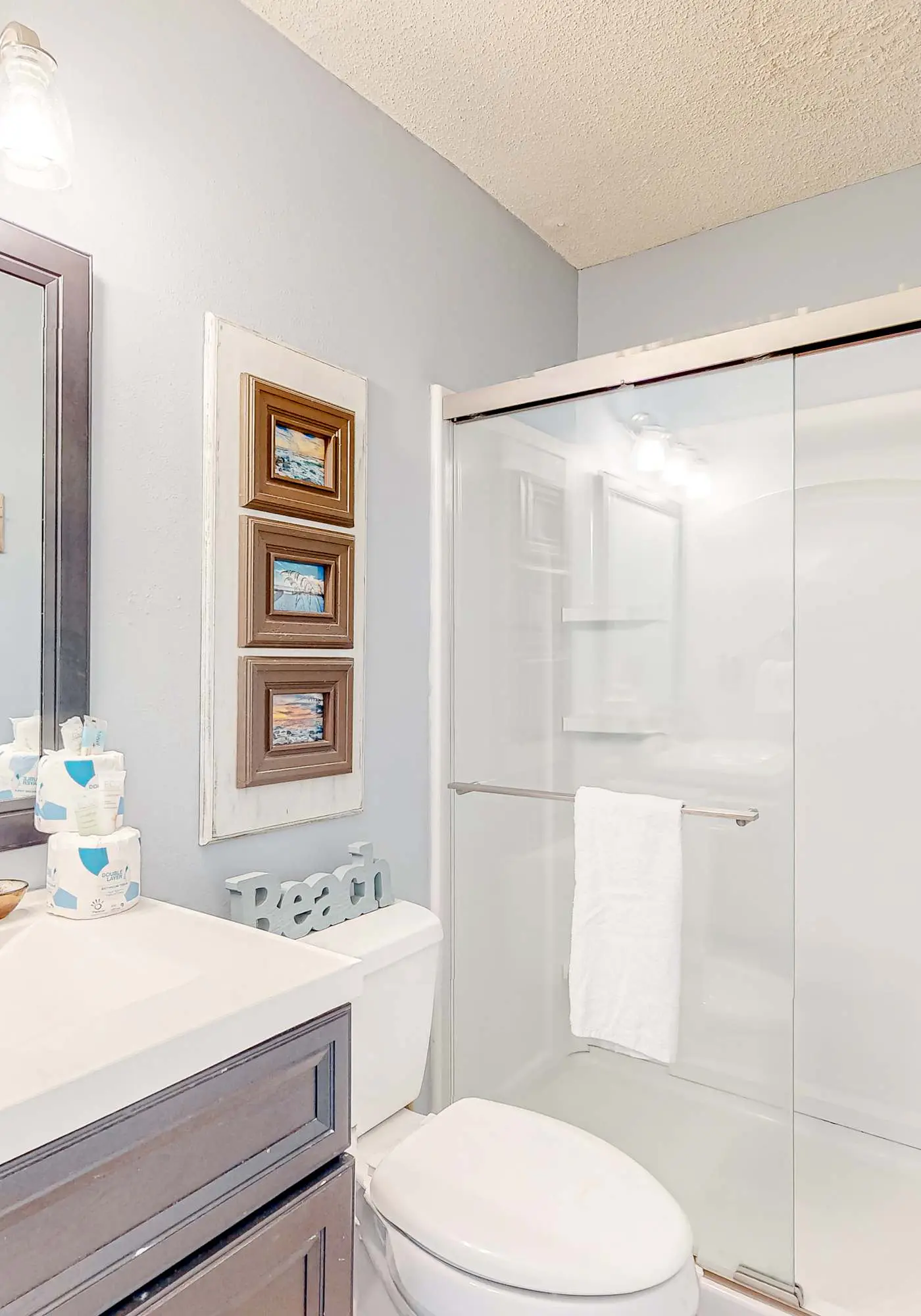 Beautiful condo near the beach with 2 outdoor pools and beach access