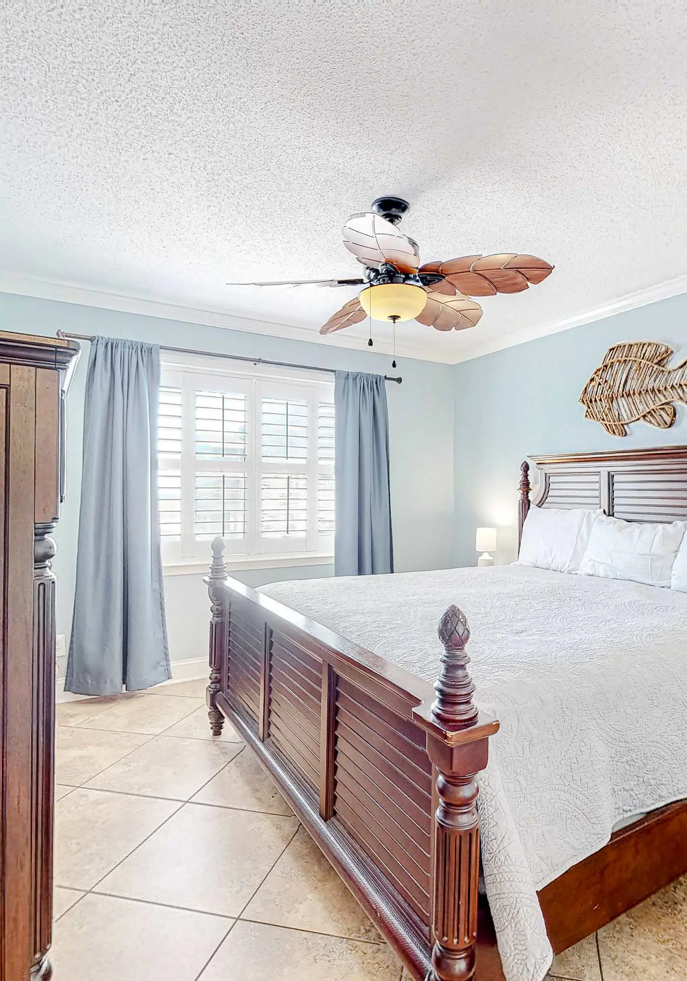 Beautiful condo near the beach with 2 outdoor pools and beach access