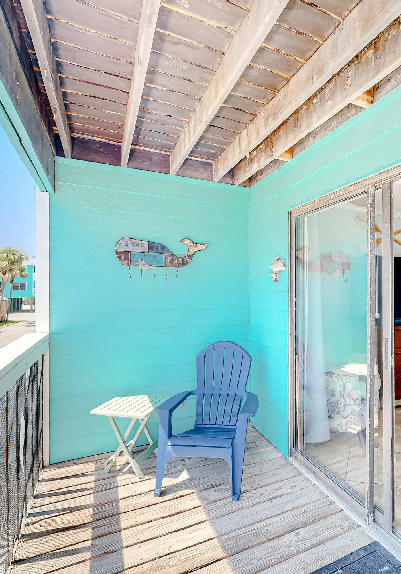 Beautiful condo near the beach with 2 outdoor pools and beach access