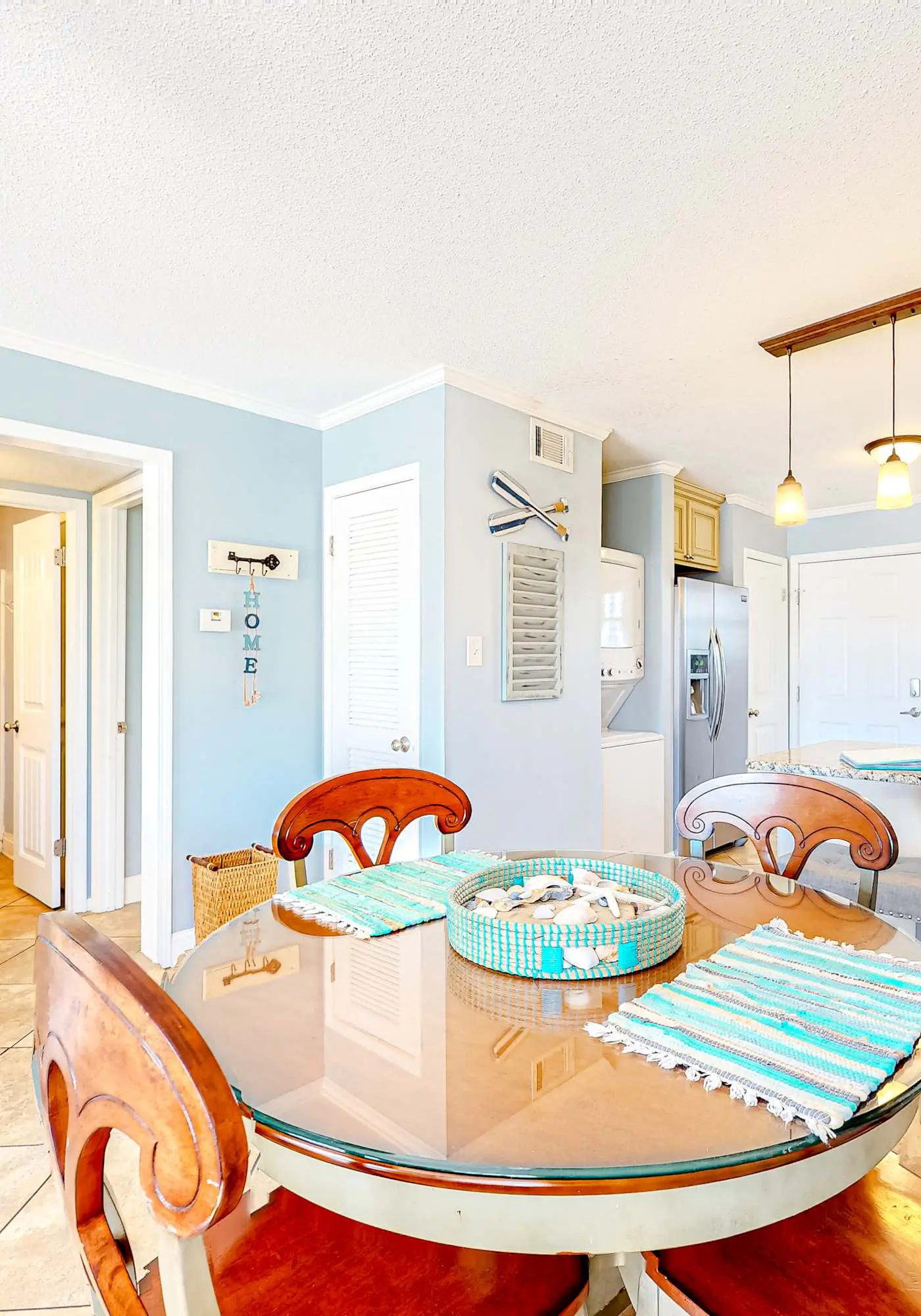 Beautiful condo near the beach with 2 outdoor pools and beach access