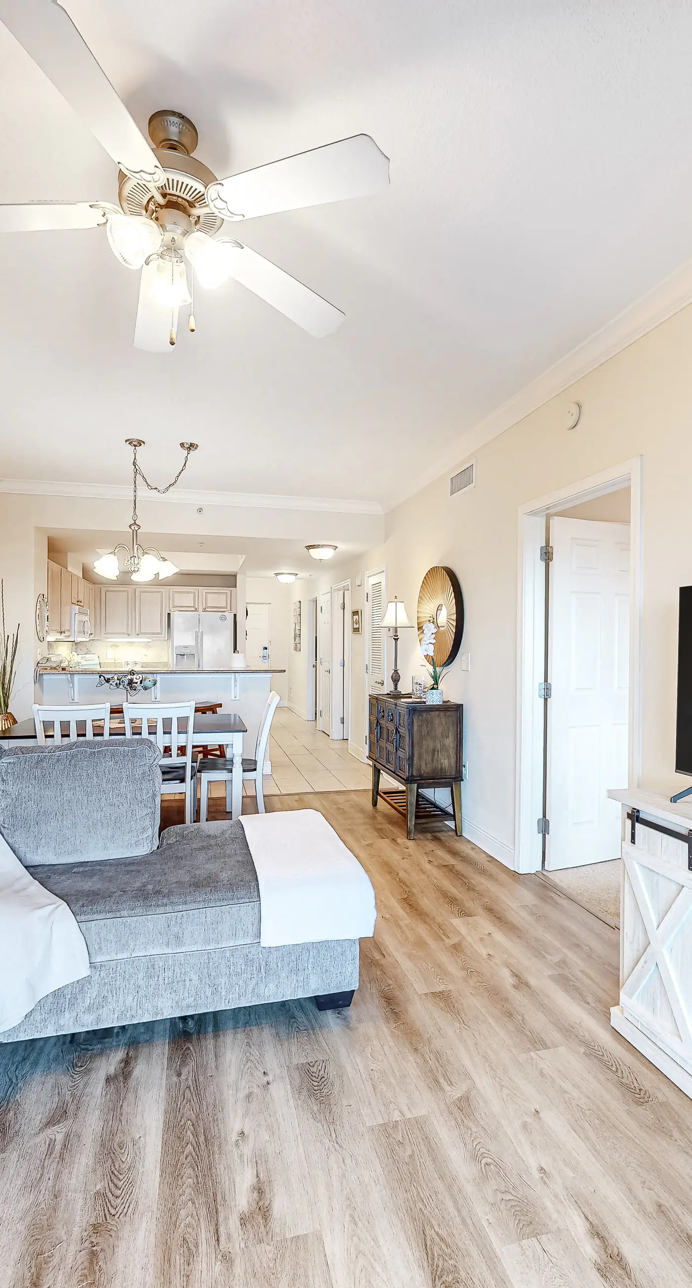 Gulf-view condo with outdoor & indoor pools, hot tub, lazy river & beach access