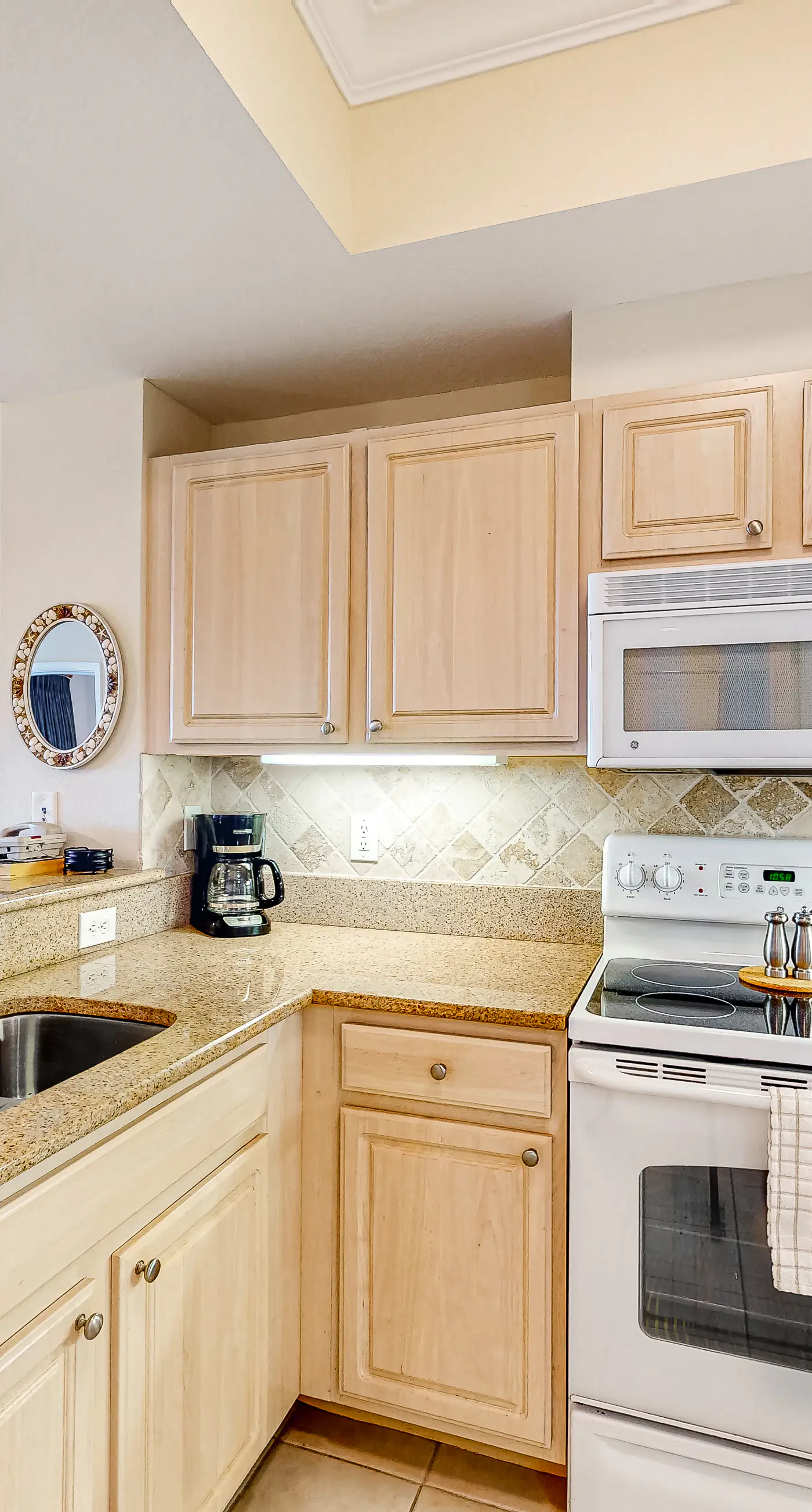 Gulf-view condo with outdoor & indoor pools, hot tub, lazy river & beach access