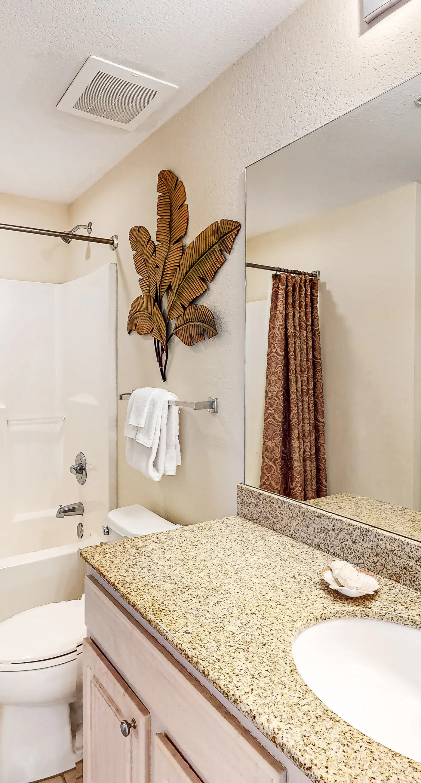 Gulf-view condo with outdoor & indoor pools, hot tub, lazy river & beach access