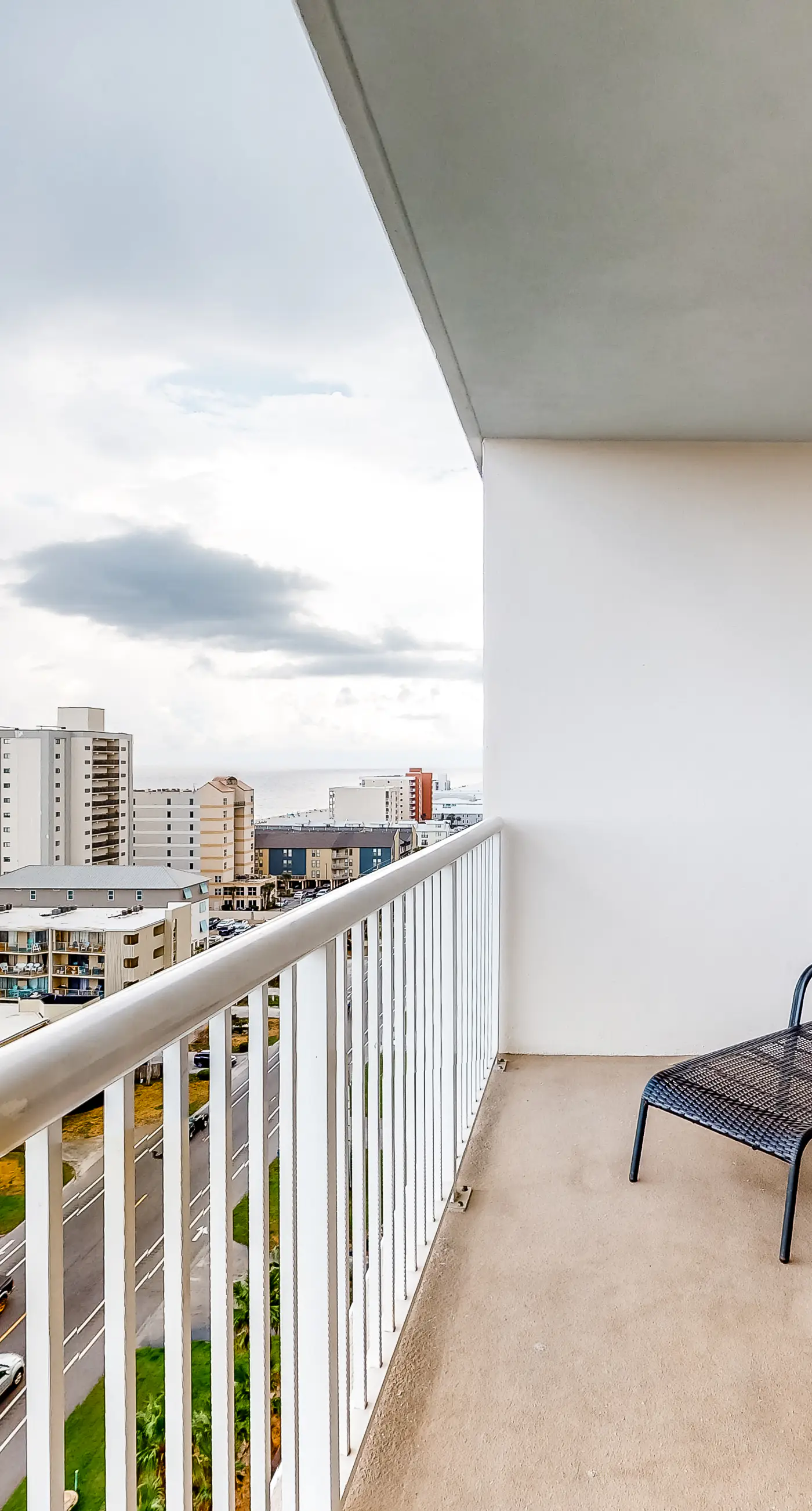 Gulf-view condo with outdoor & indoor pools, hot tub, lazy river & beach access