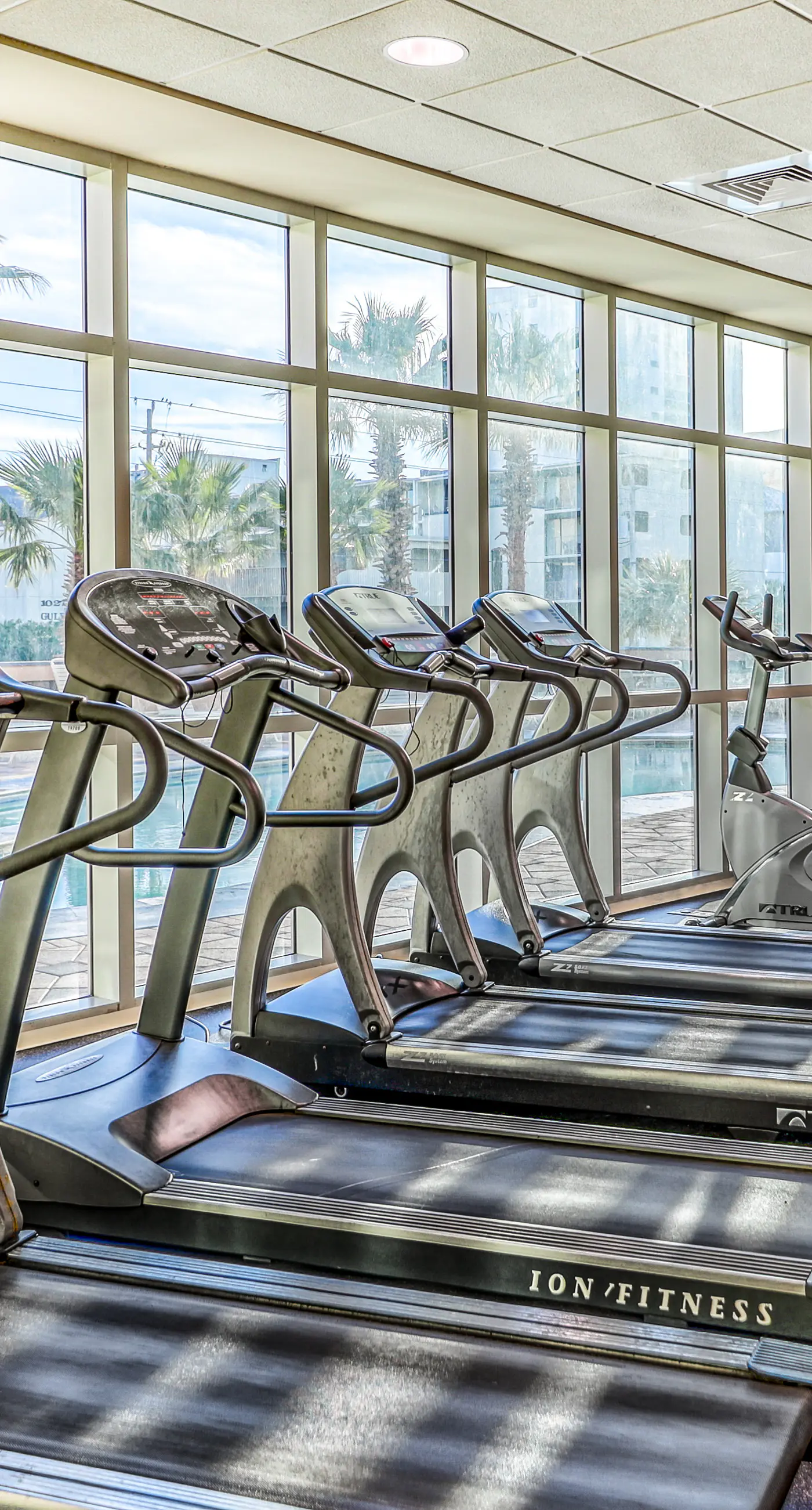 Gulf-view condo with outdoor & indoor pools, hot tub, lazy river & beach access