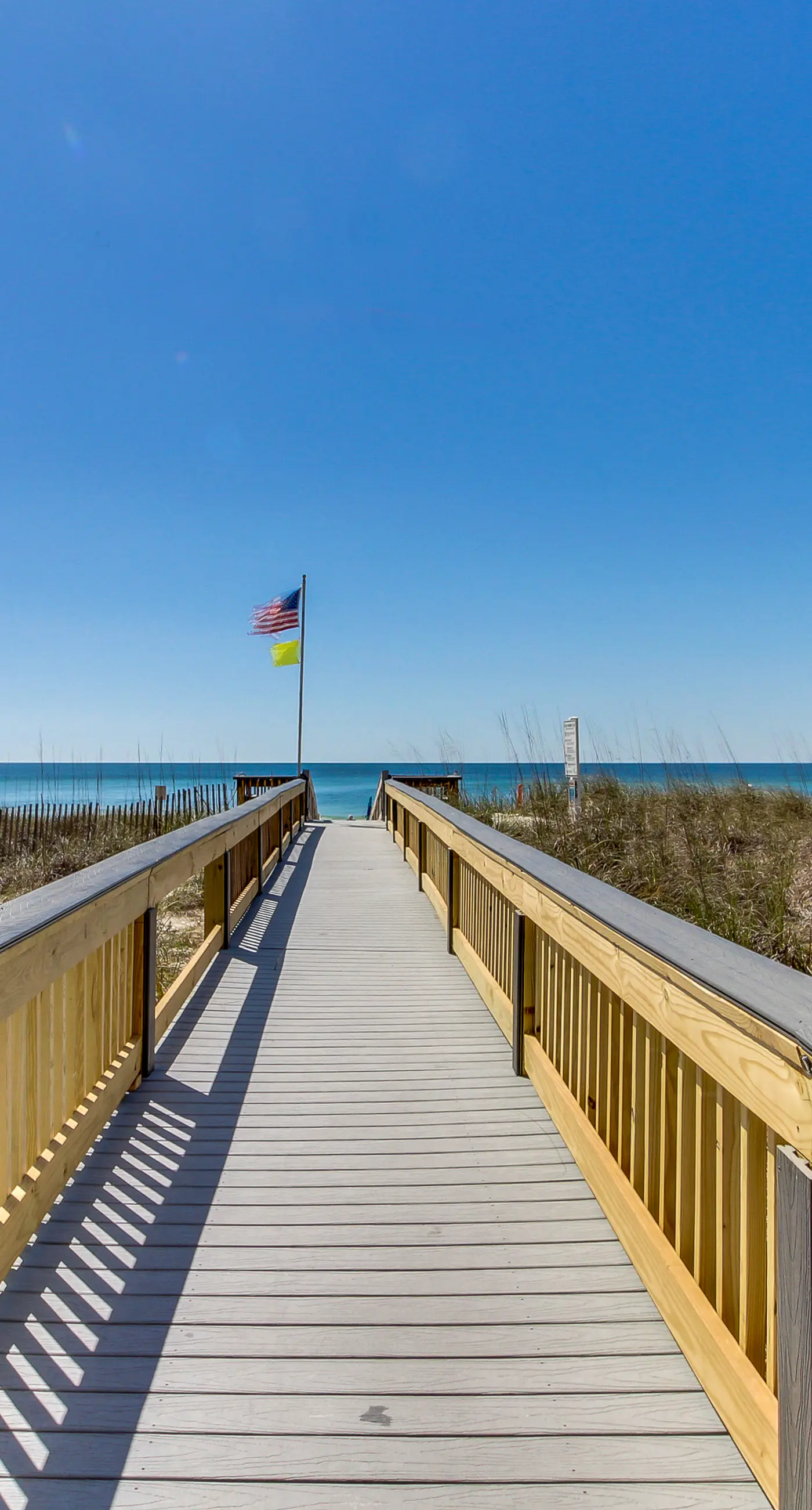 Centrally located condo w/ picturesque views & shared pools/lazy river