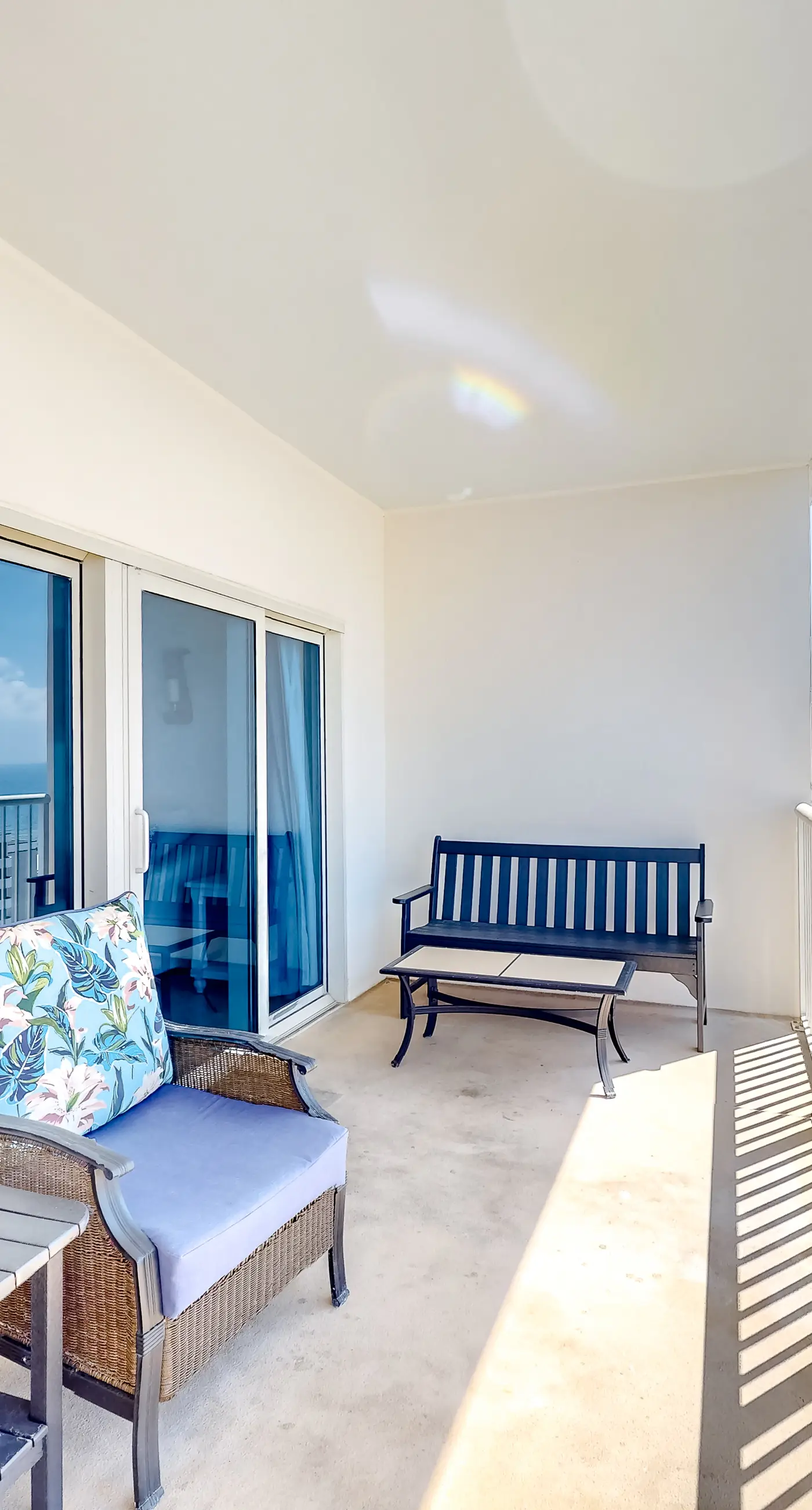 Centrally located condo w/ picturesque views & shared pools/lazy river