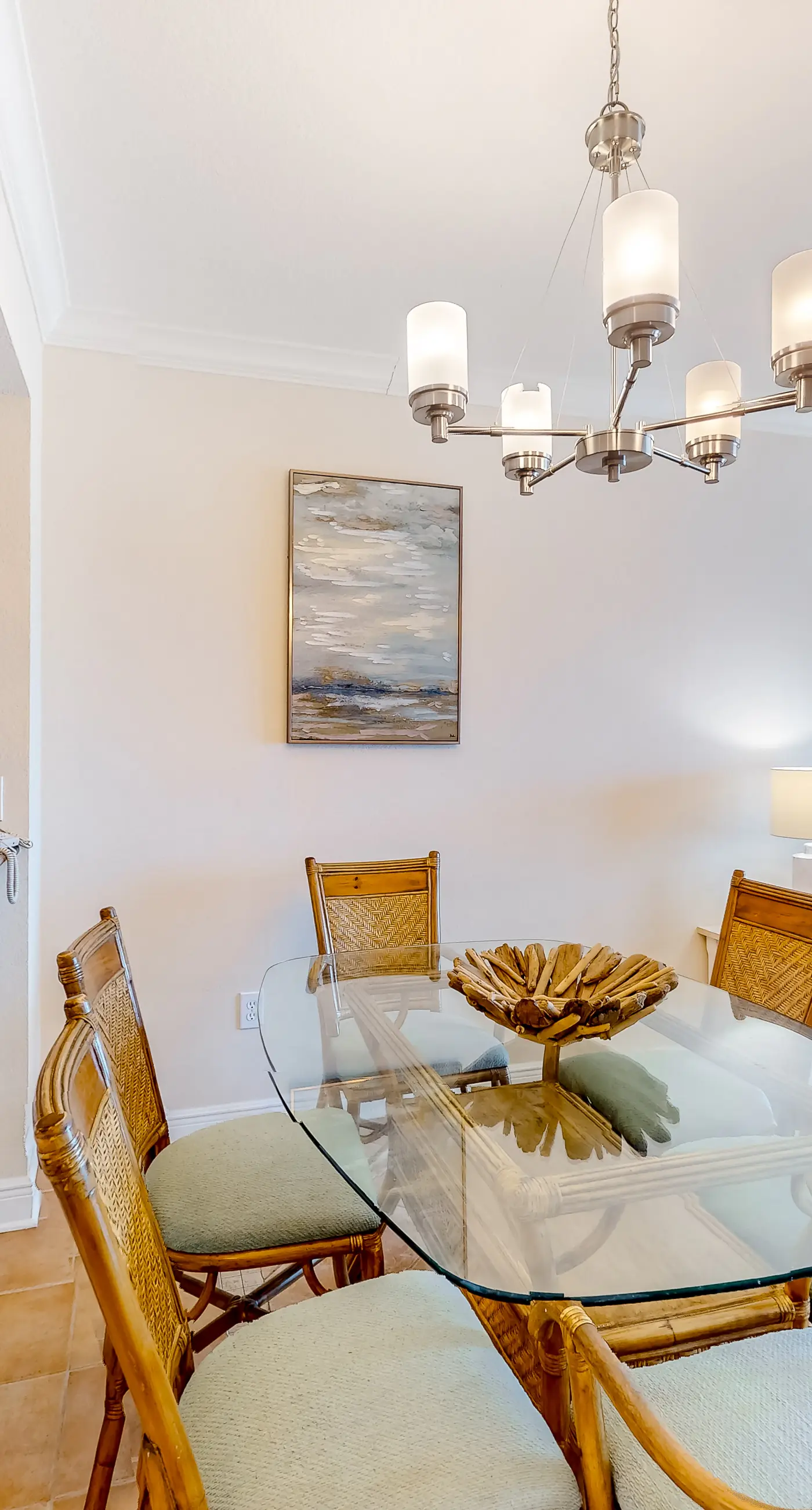 Centrally located condo w/ picturesque views & shared pools/lazy river