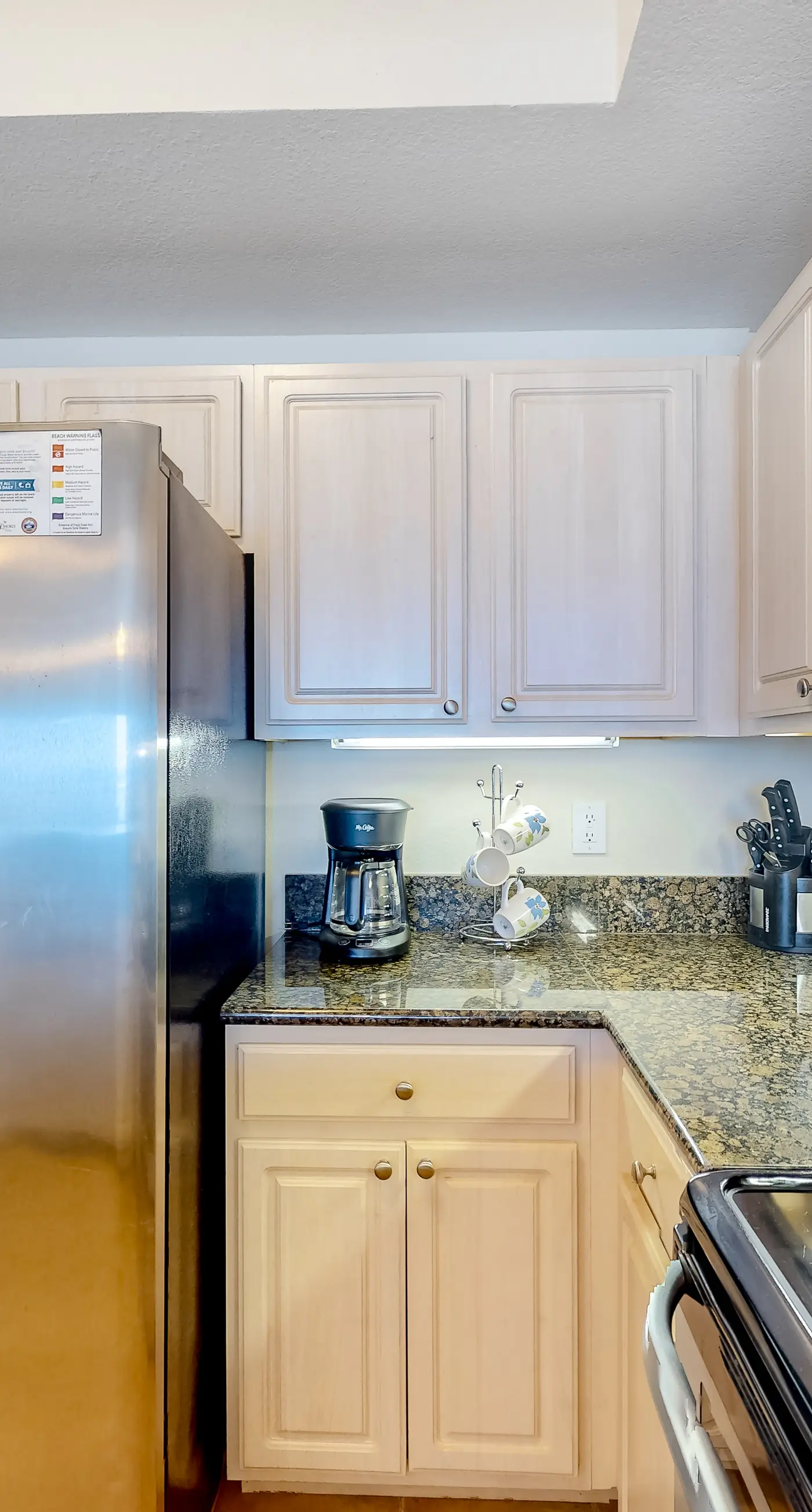 Centrally located condo w/ picturesque views & shared pools/lazy river