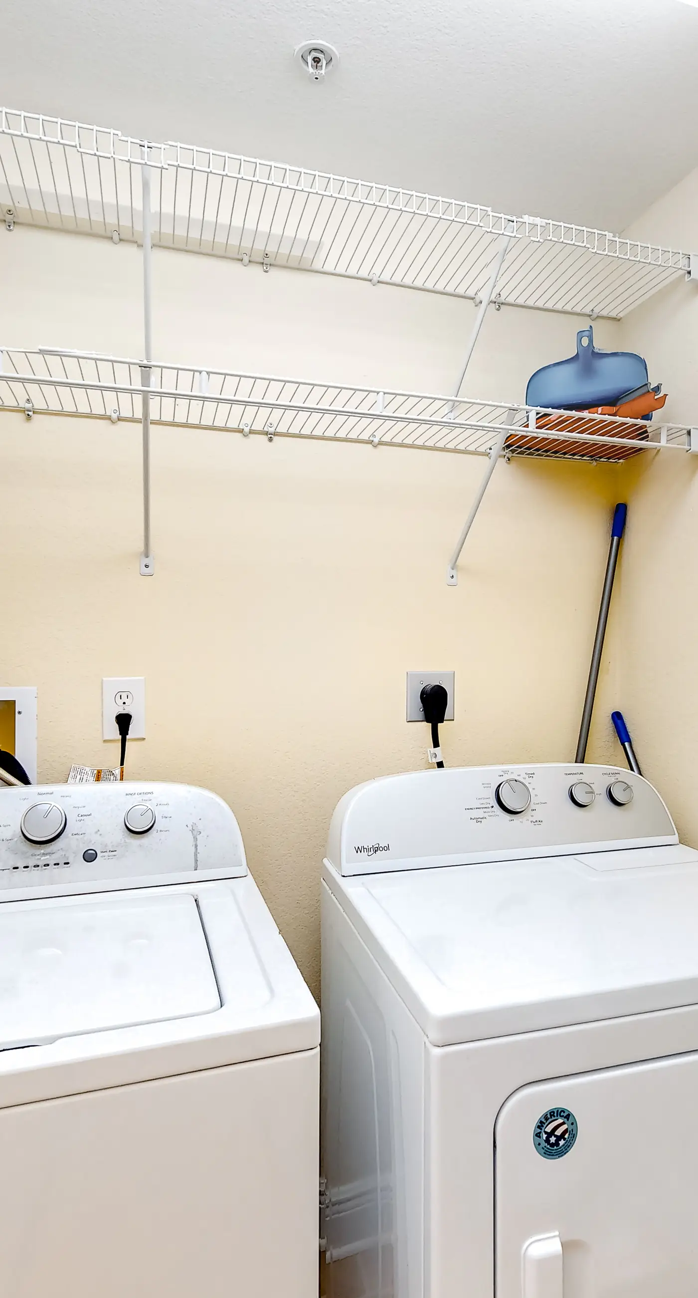 Centrally located condo w/ picturesque views & shared pools/lazy river