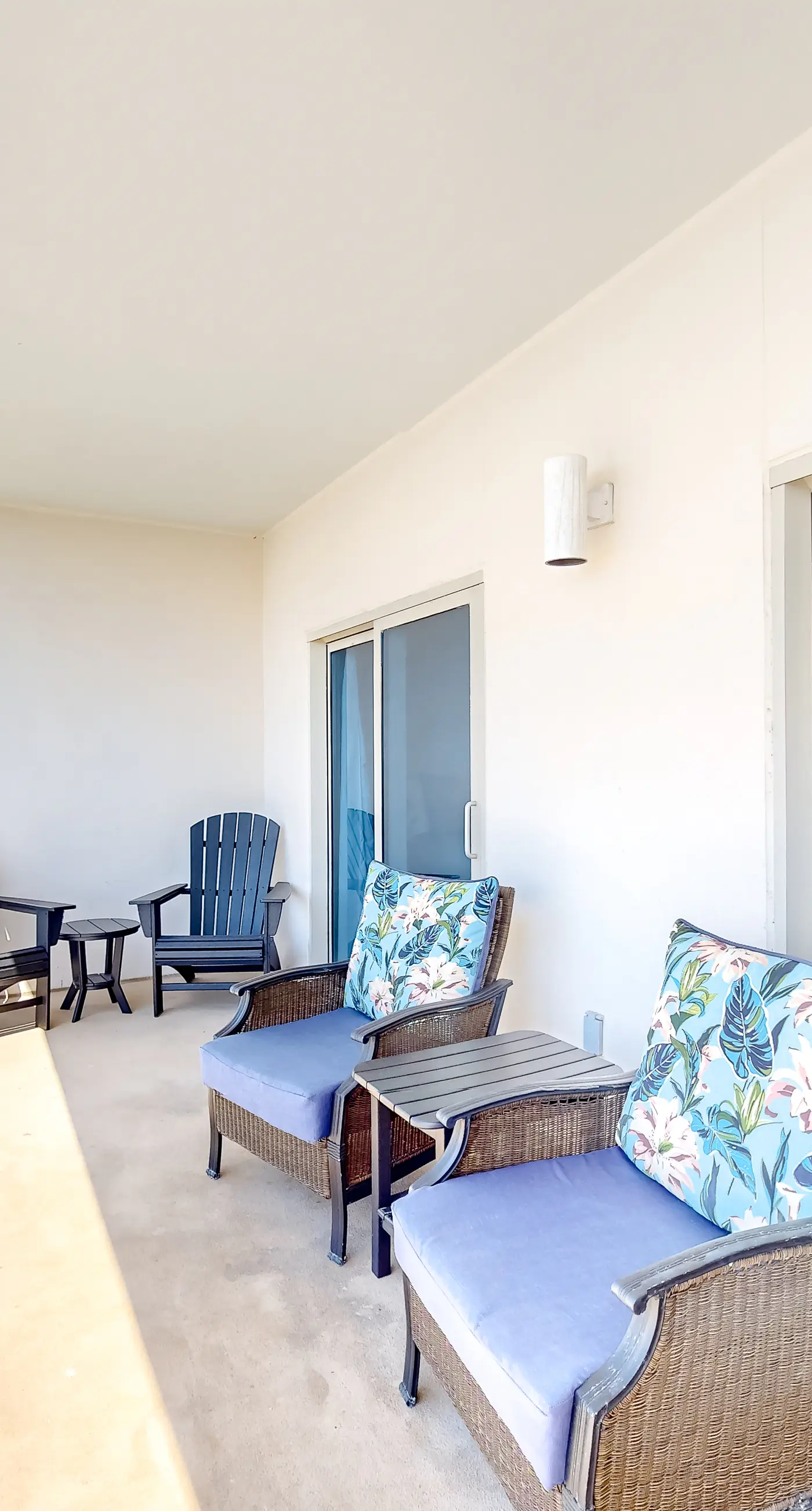 Centrally located condo w/ picturesque views & shared pools/lazy river