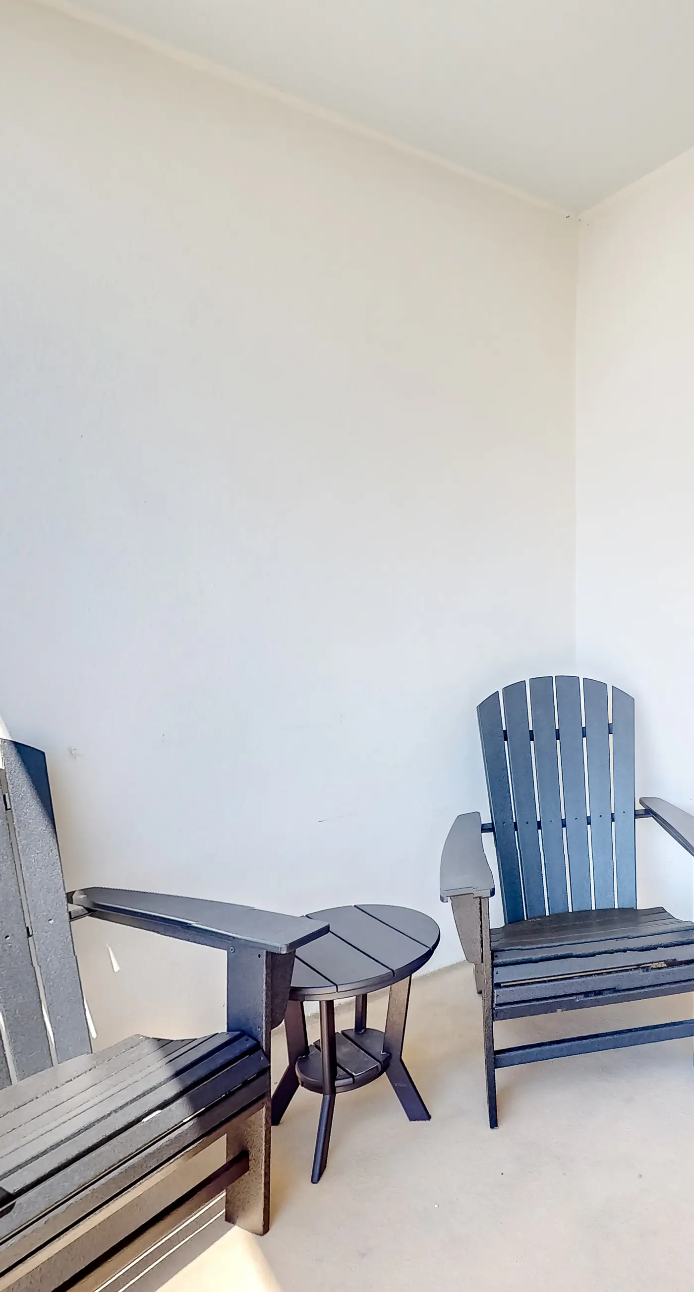 Centrally located condo w/ picturesque views & shared pools/lazy river