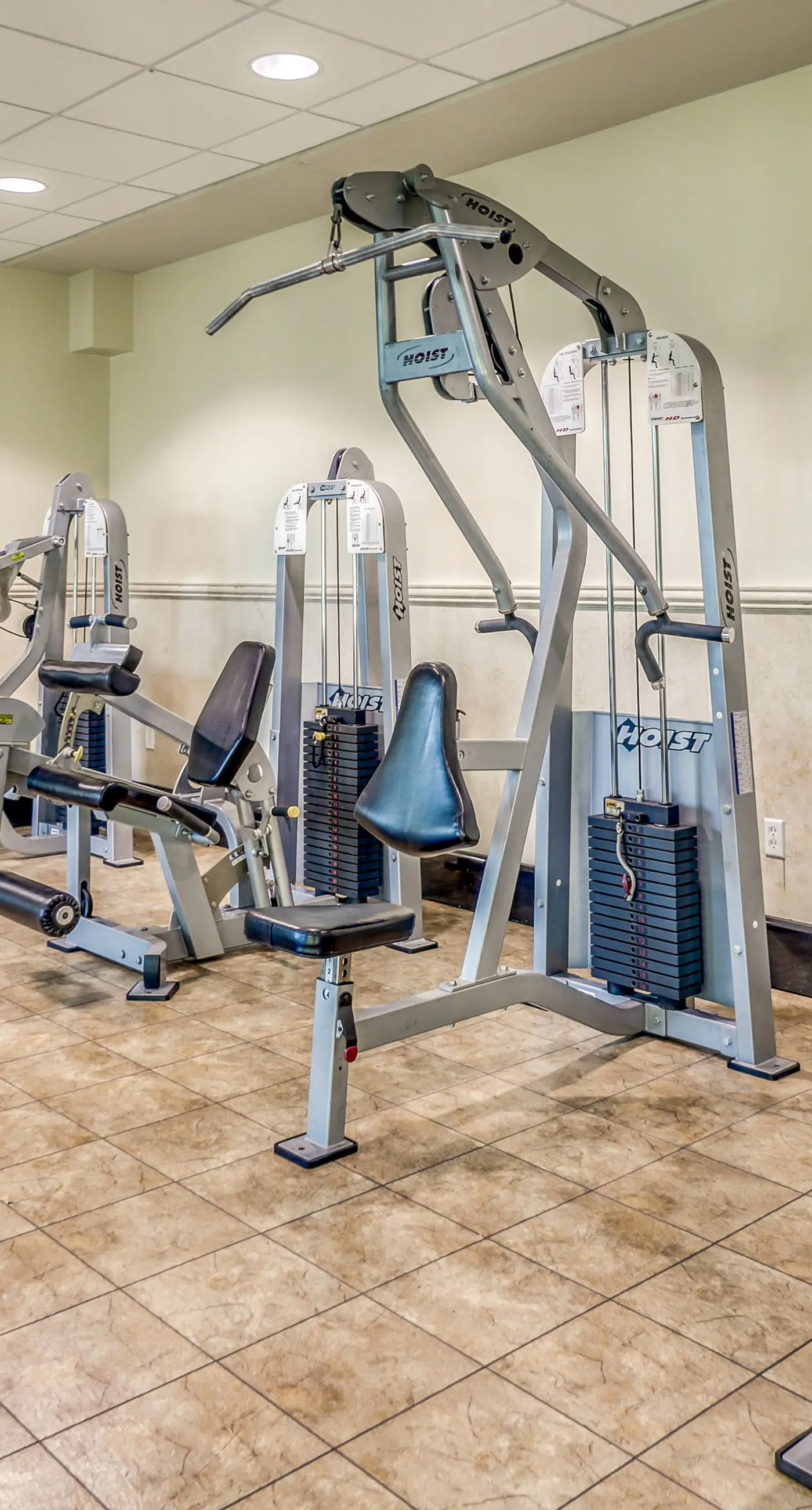 Centrally located condo w/ picturesque views & shared pools/lazy river