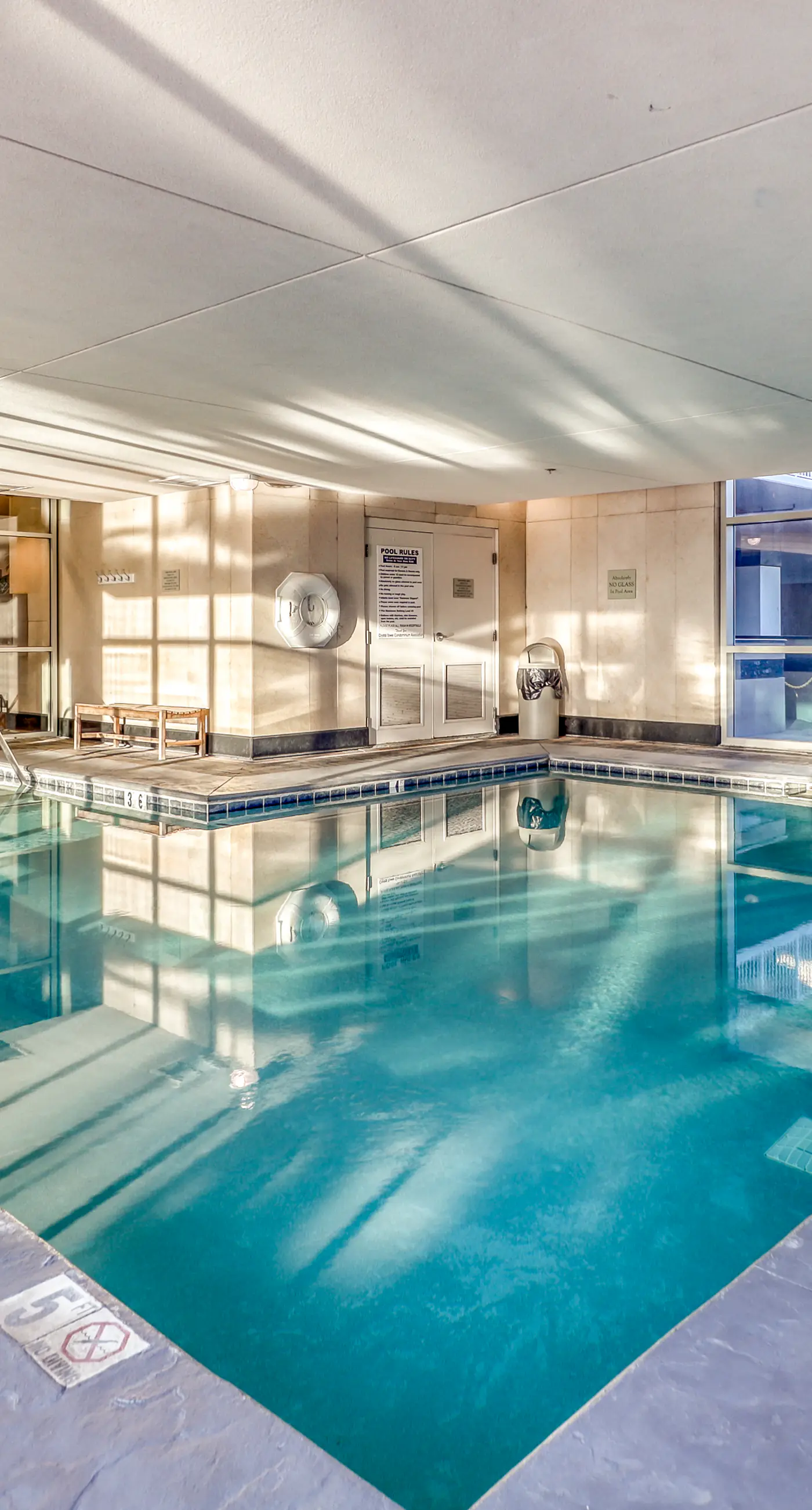 Centrally located condo w/ picturesque views & shared pools/lazy river