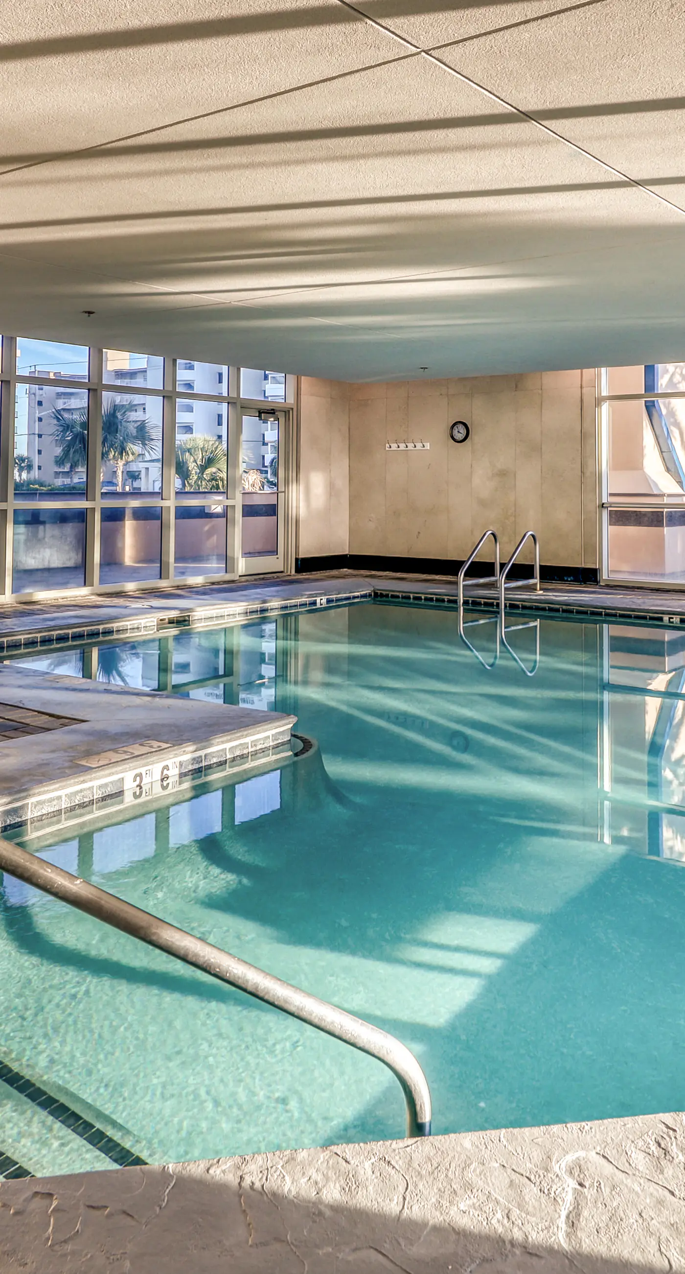 Centrally located condo w/ picturesque views & shared pools/lazy river