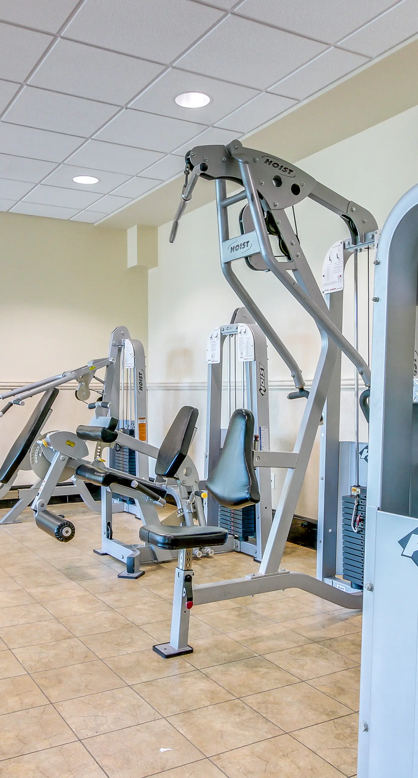 Centrally located condo w/ picturesque views & shared pools/lazy river