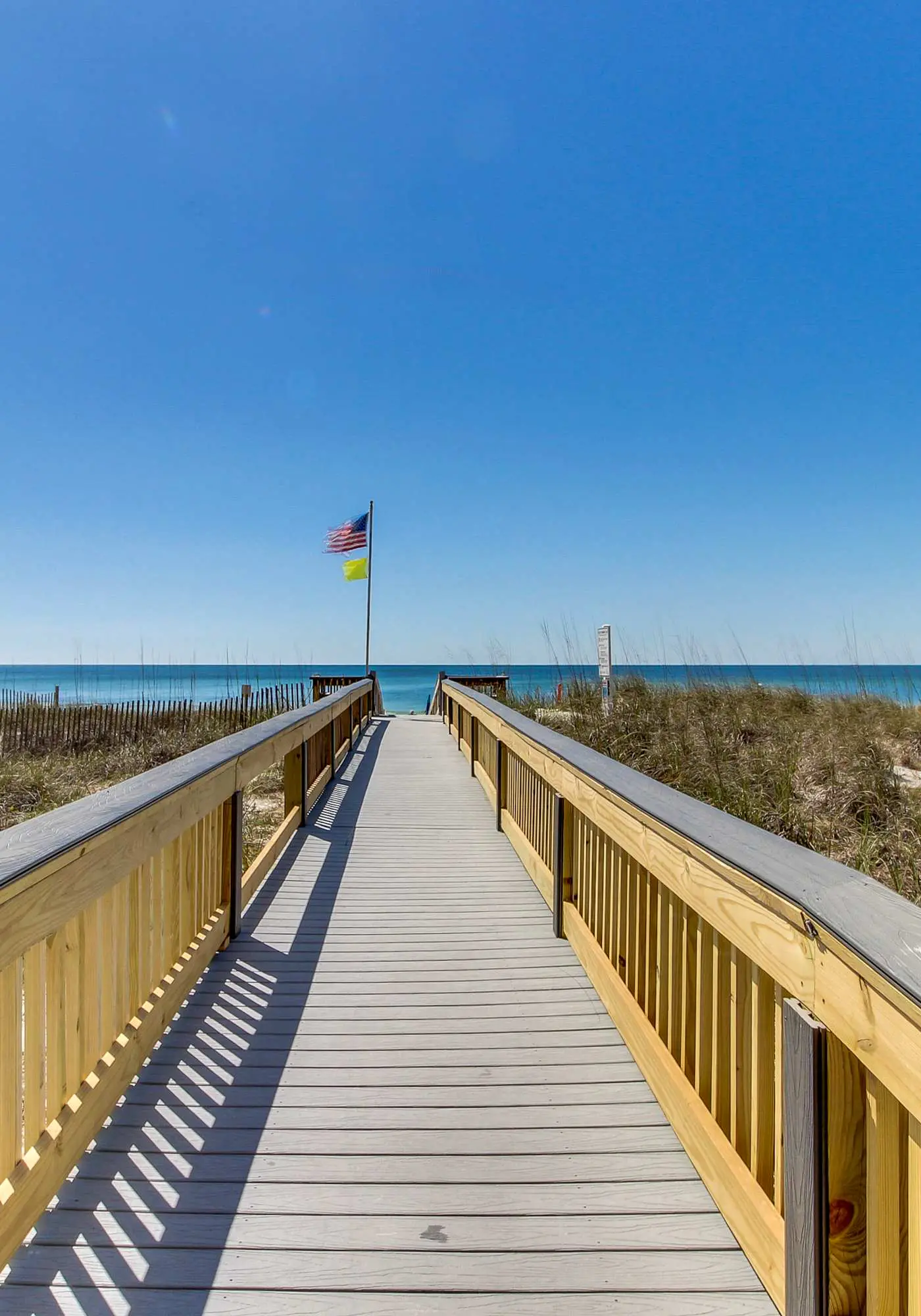 Centrally located condo w/ picturesque views & shared pools/lazy river