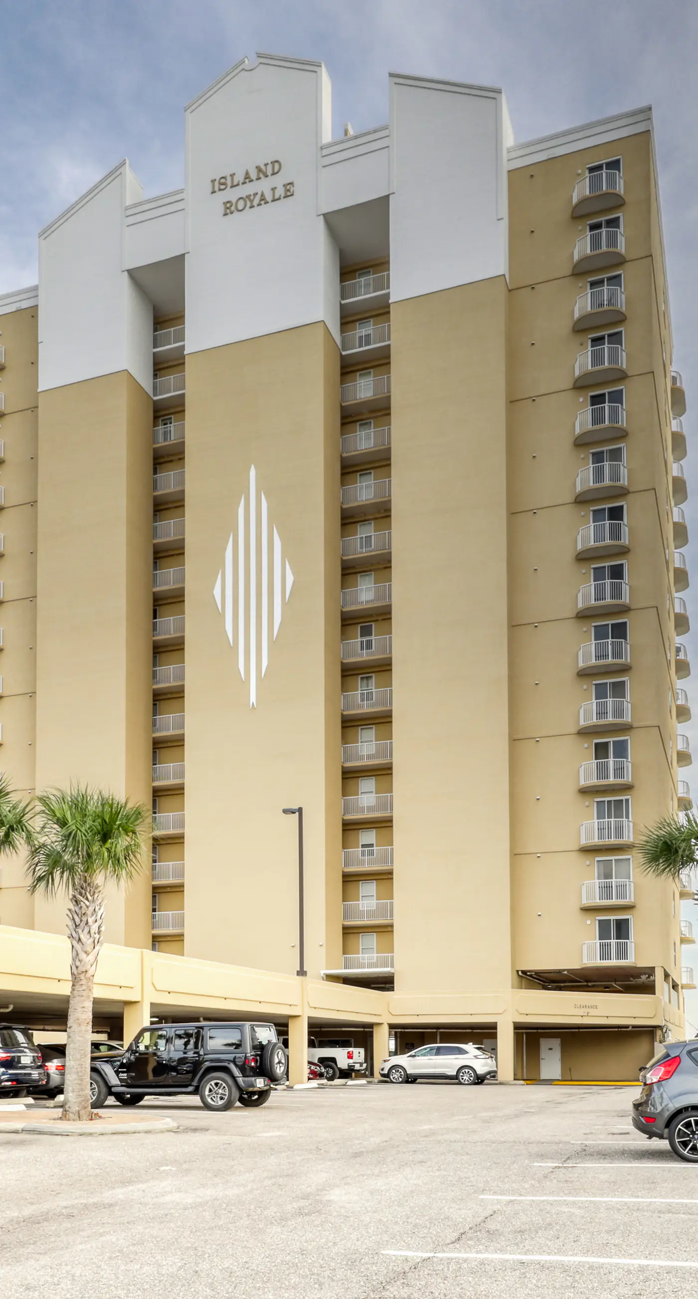 Penthouse-level, waterfront condo with epic Gulf-view balcony, pools, & gym