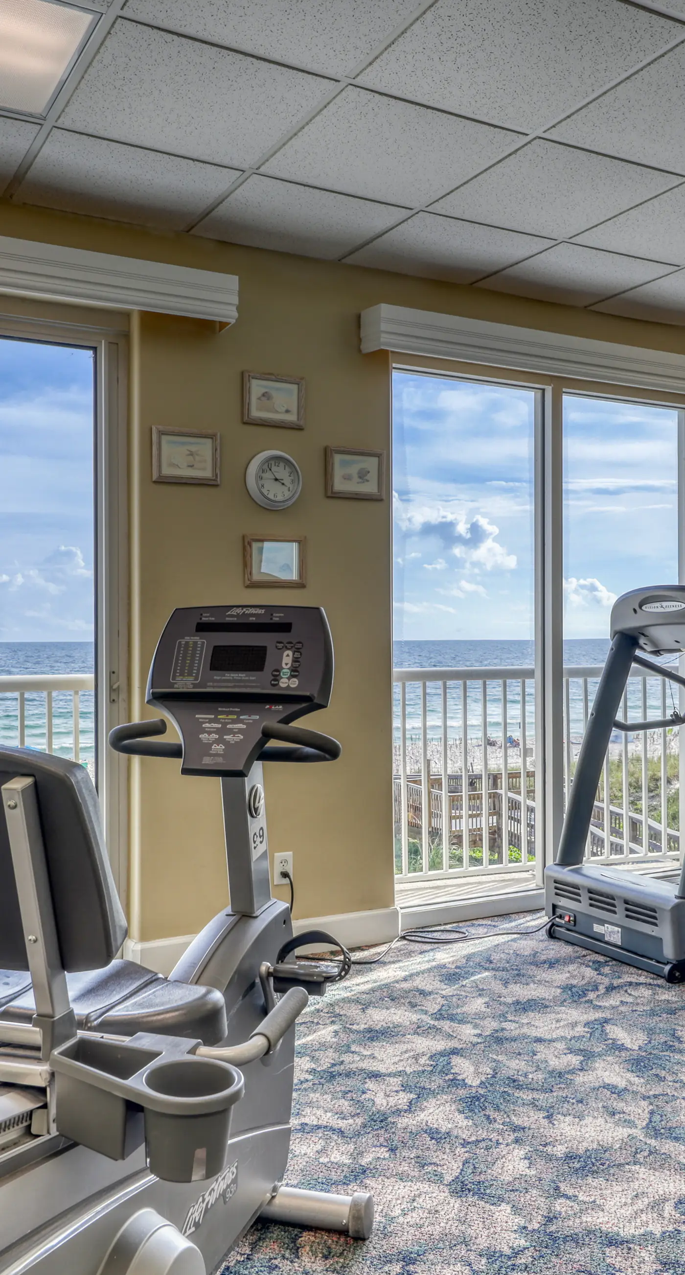 Penthouse-level, waterfront condo with epic Gulf-view balcony, pools, & gym