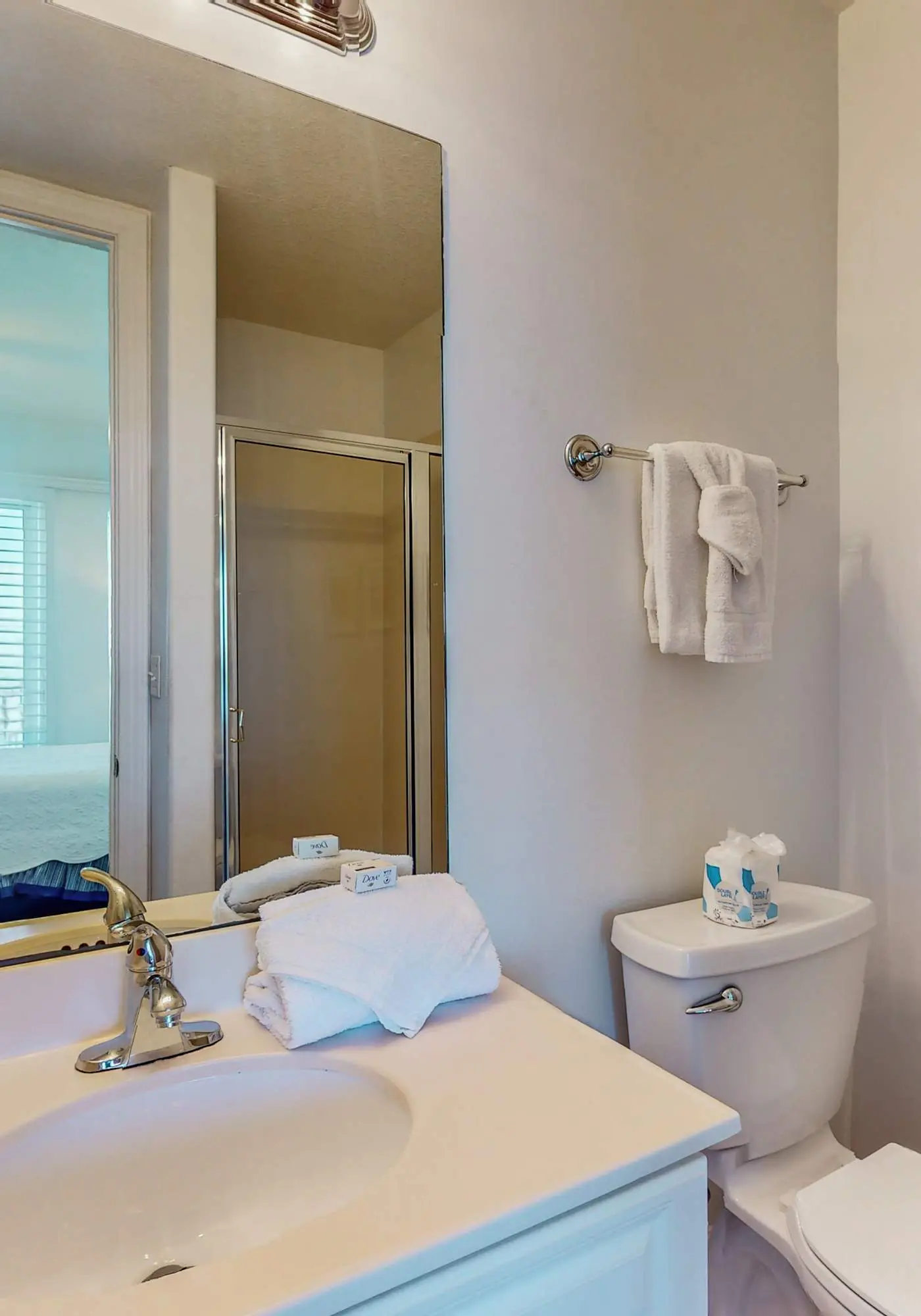 Penthouse-level, waterfront condo with epic Gulf-view balcony, pools, & gym