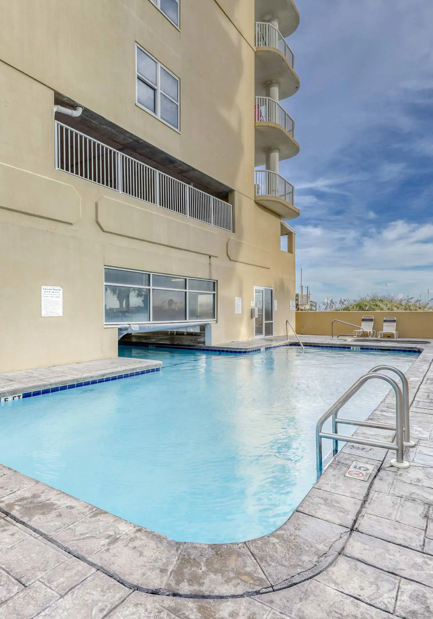 Penthouse-level, waterfront condo with epic Gulf-view balcony, pools, & gym