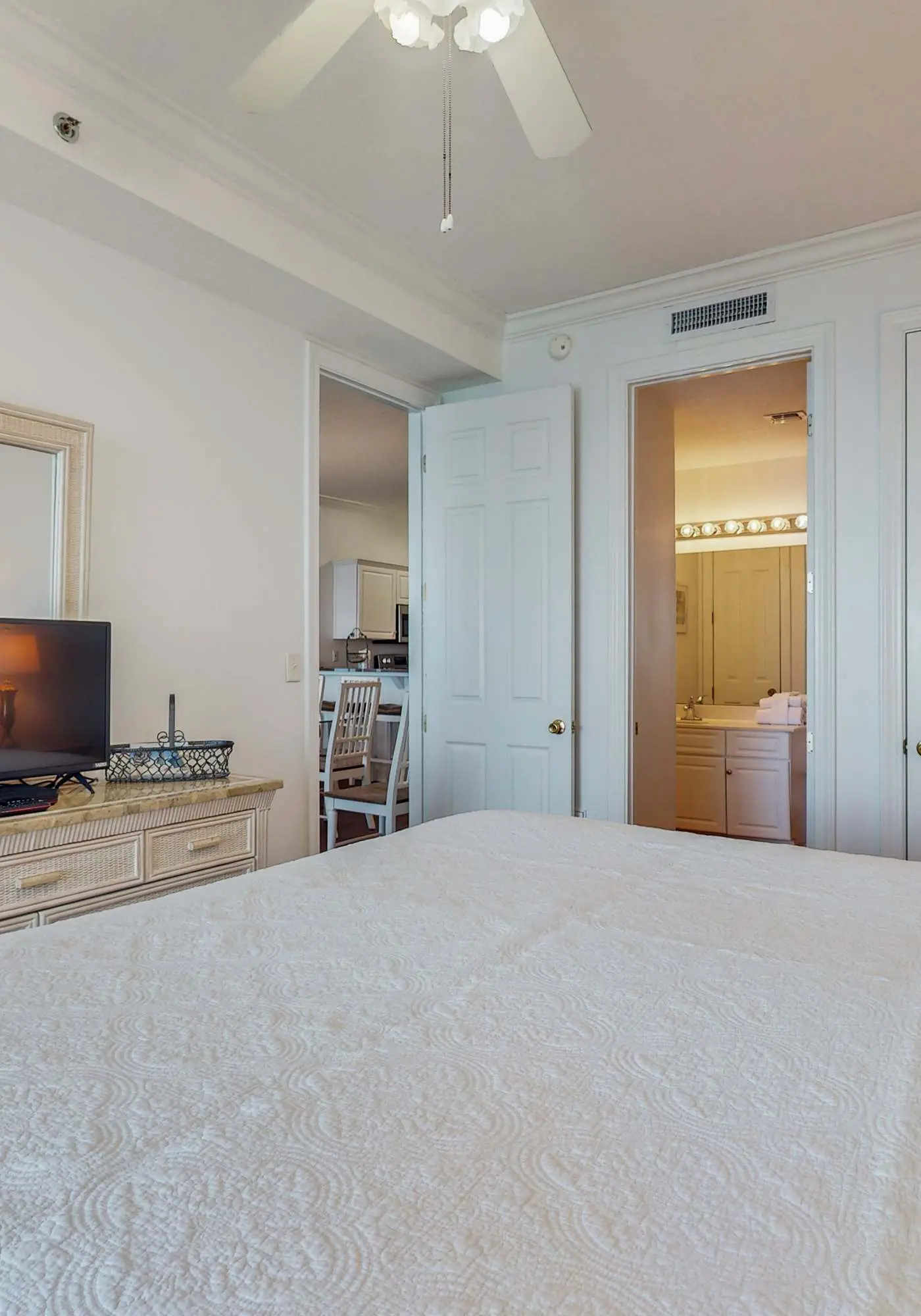 Penthouse-level, waterfront condo with epic Gulf-view balcony, pools, & gym