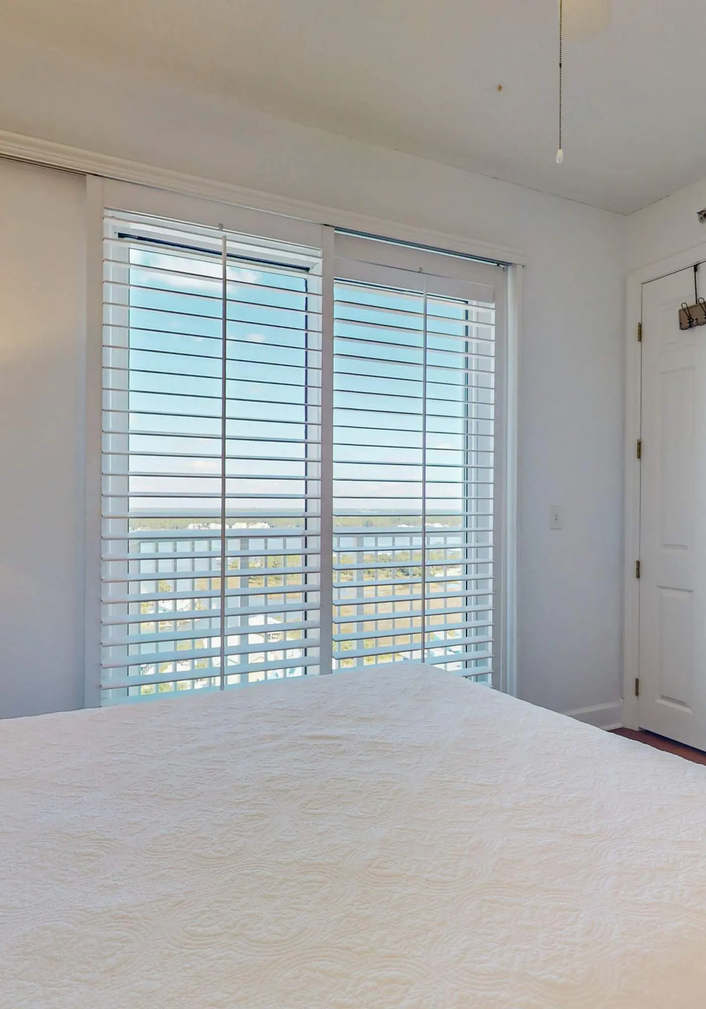 Penthouse-level, waterfront condo with epic Gulf-view balcony, pools, & gym