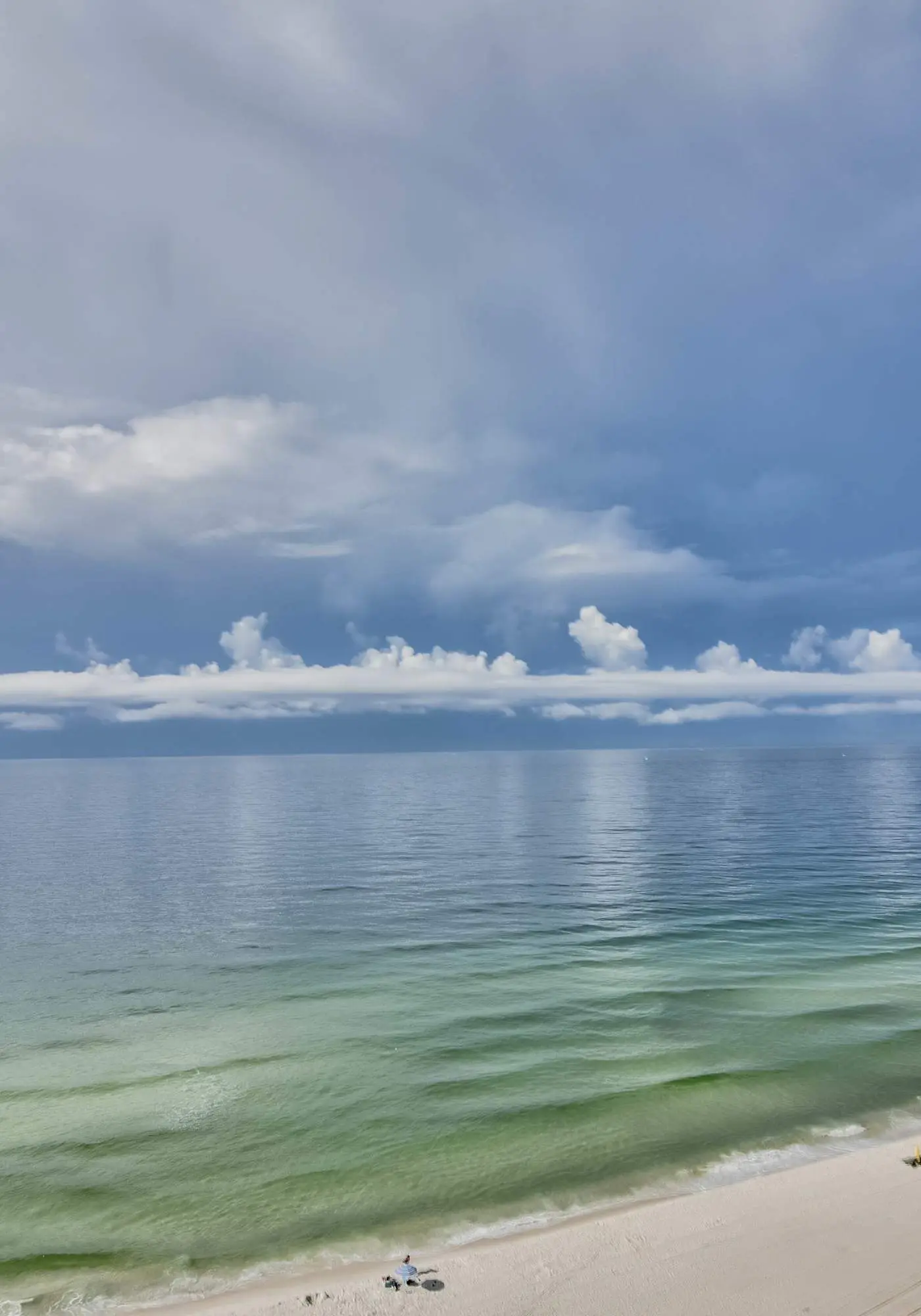 Gulf-front condo w private balcony & shared pool, hot tub, gym & sauna