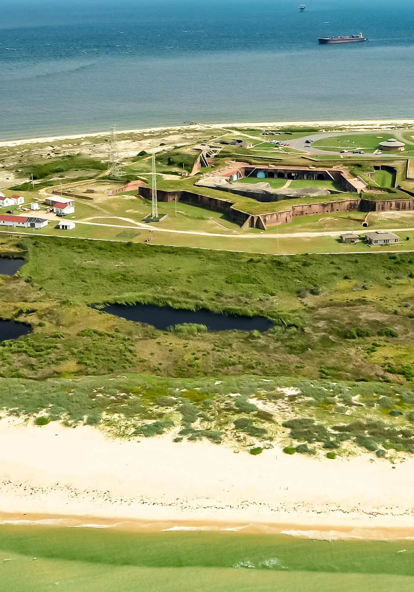 Gulf-front condo w private balcony & shared pool, hot tub, gym & sauna