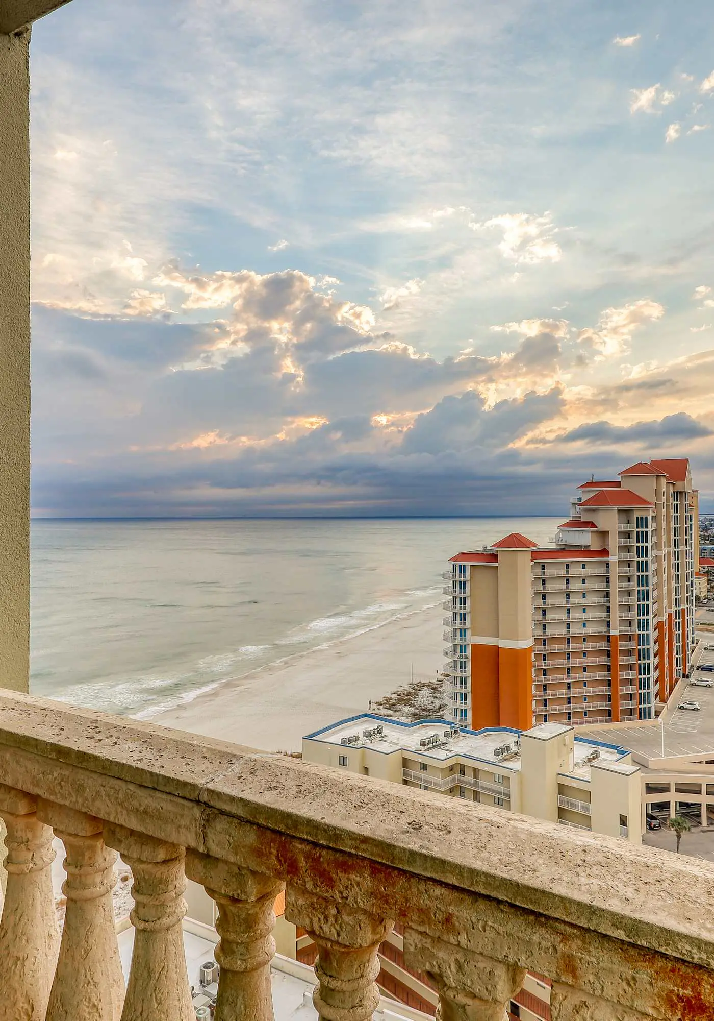Gulf-front condo w private balcony & shared pool, hot tub, gym & sauna