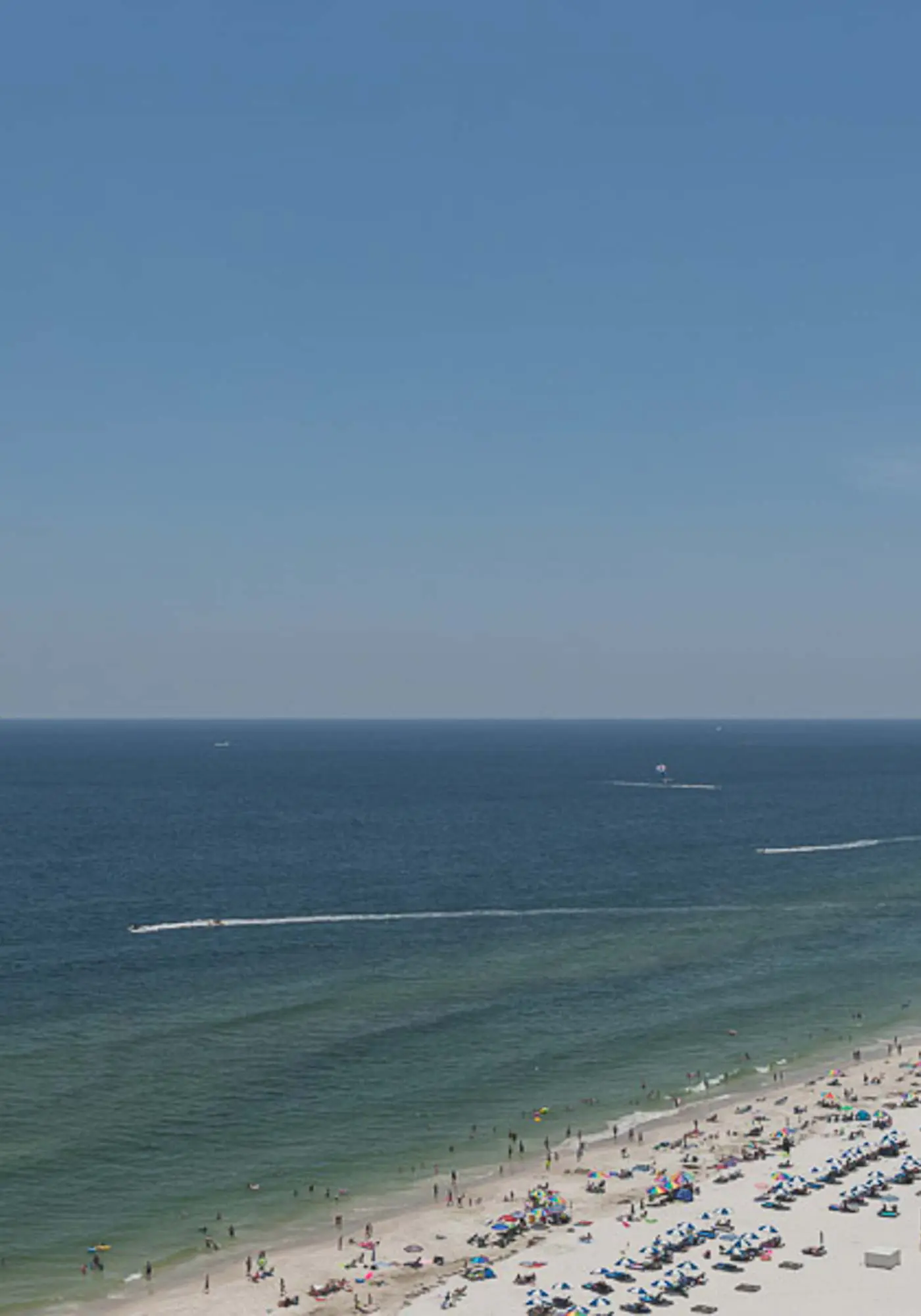 Gulf-front condo w private balcony & shared pool, hot tub, gym & sauna