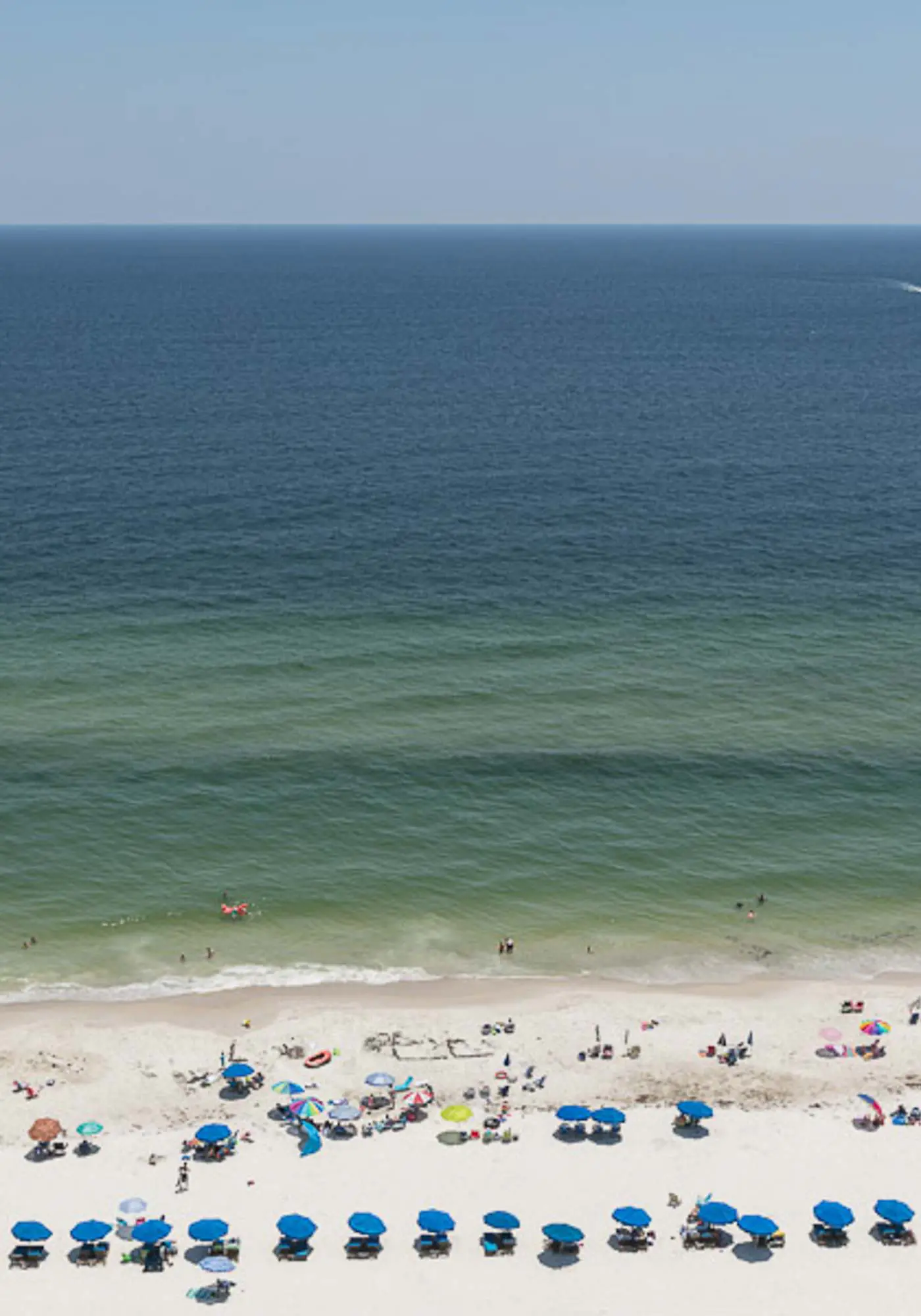 Gulf-front condo w private balcony & shared pool, hot tub, gym & sauna