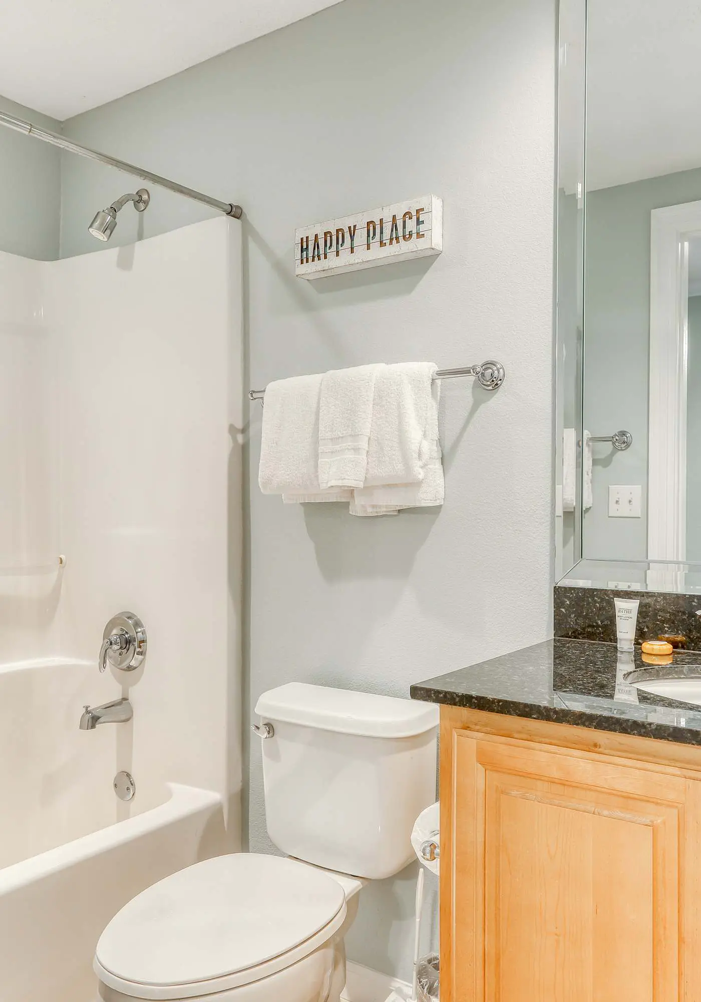 Gulf-front condo w private balcony & shared pool, hot tub, gym & sauna