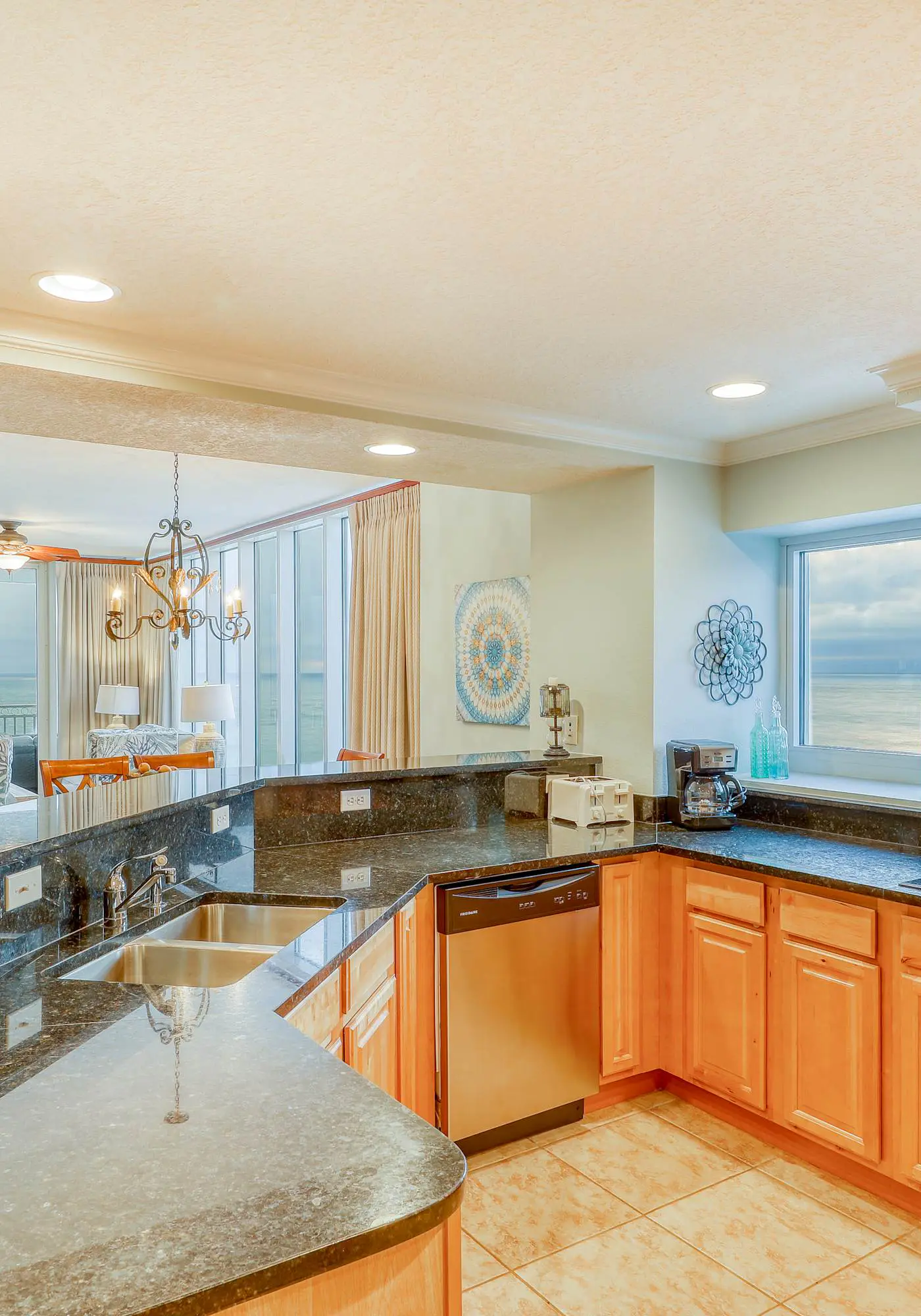 Gulf-front condo w private balcony & shared pool, hot tub, gym & sauna