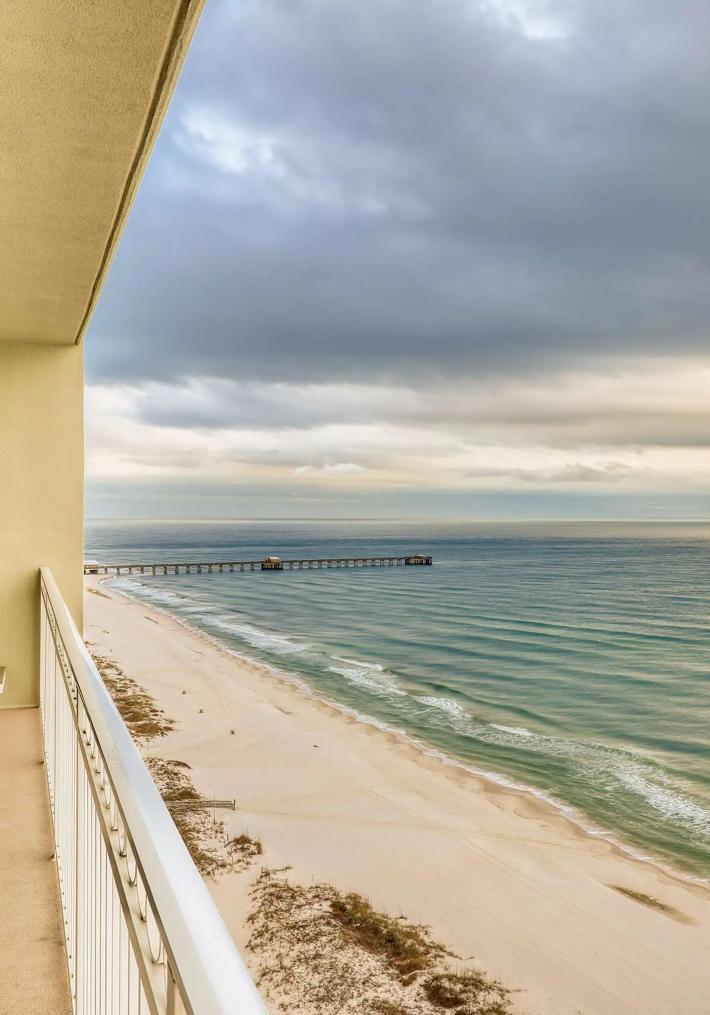 Gulf-front condo w private balcony & shared pool, hot tub, gym & sauna