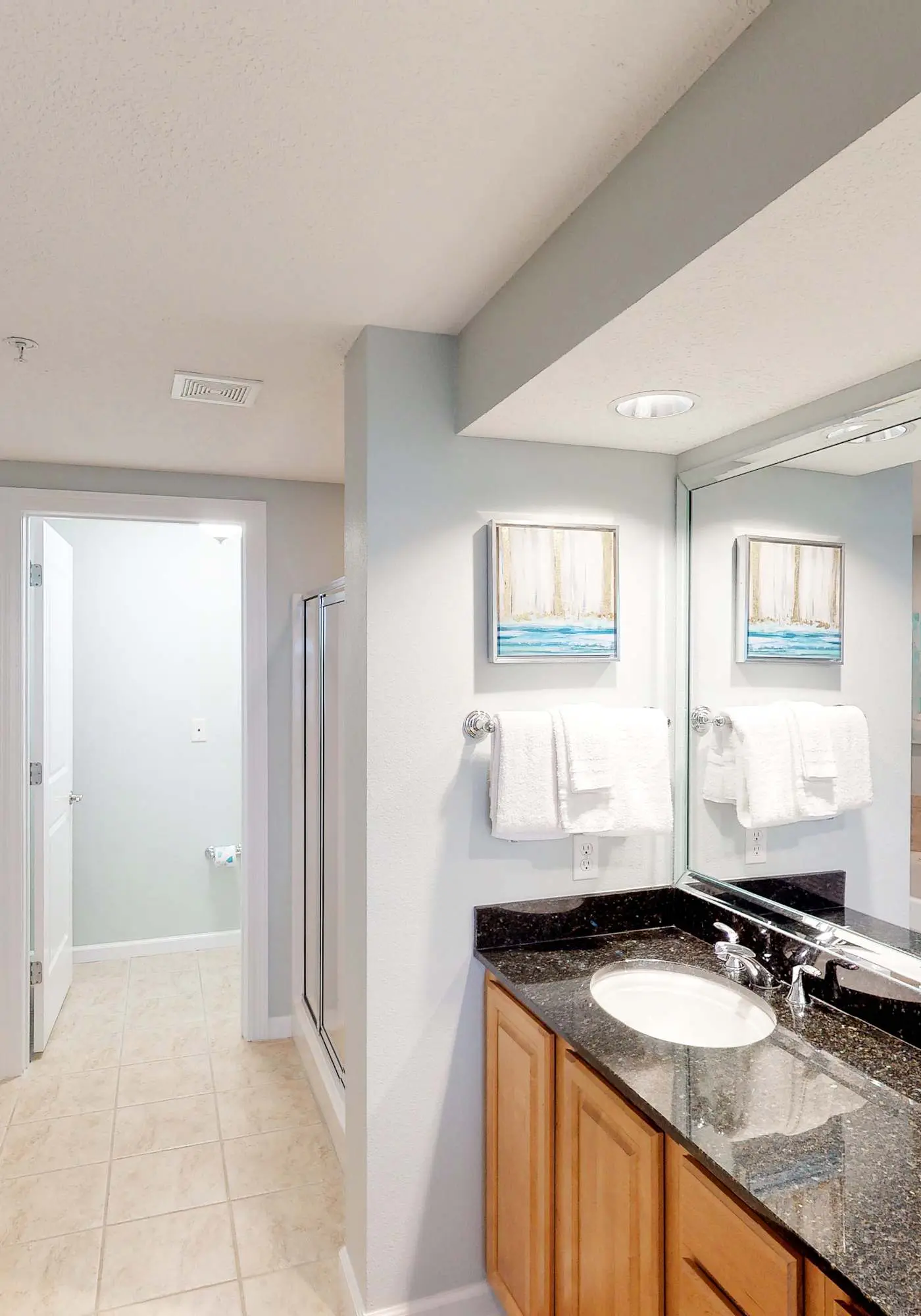 Gulf-front condo w private balcony & shared pool, hot tub, gym & sauna