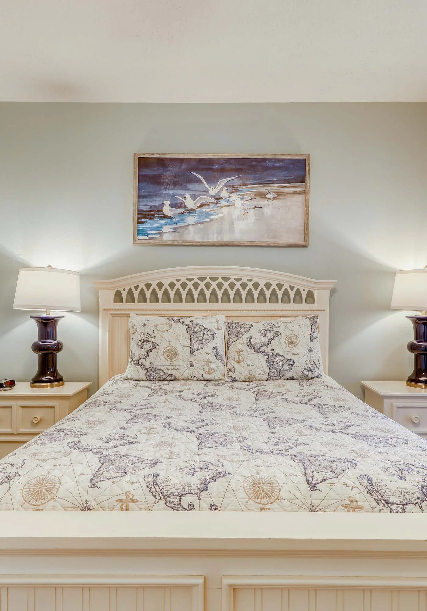 Gulf-front condo w private balcony & shared pool, hot tub, gym & sauna