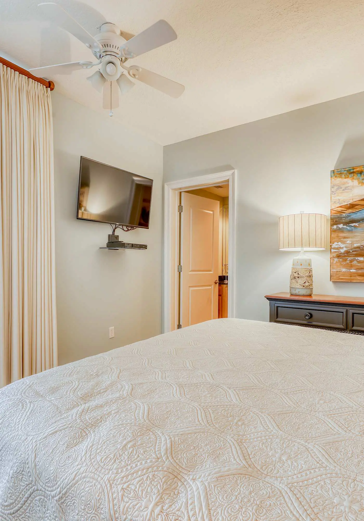Gulf-front condo w private balcony & shared pool, hot tub, gym & sauna