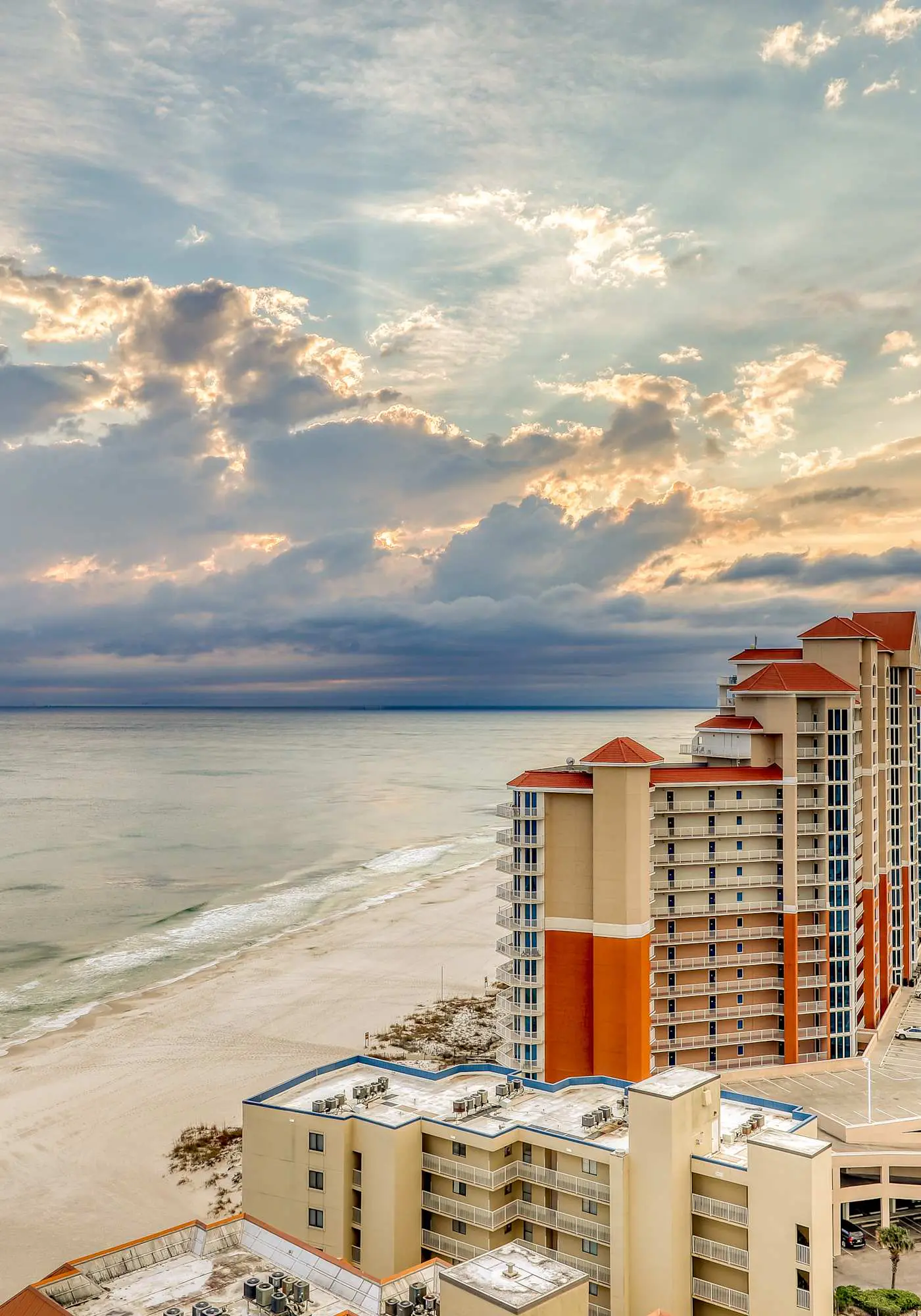 Gulf-front condo w private balcony & shared pool, hot tub, gym & sauna