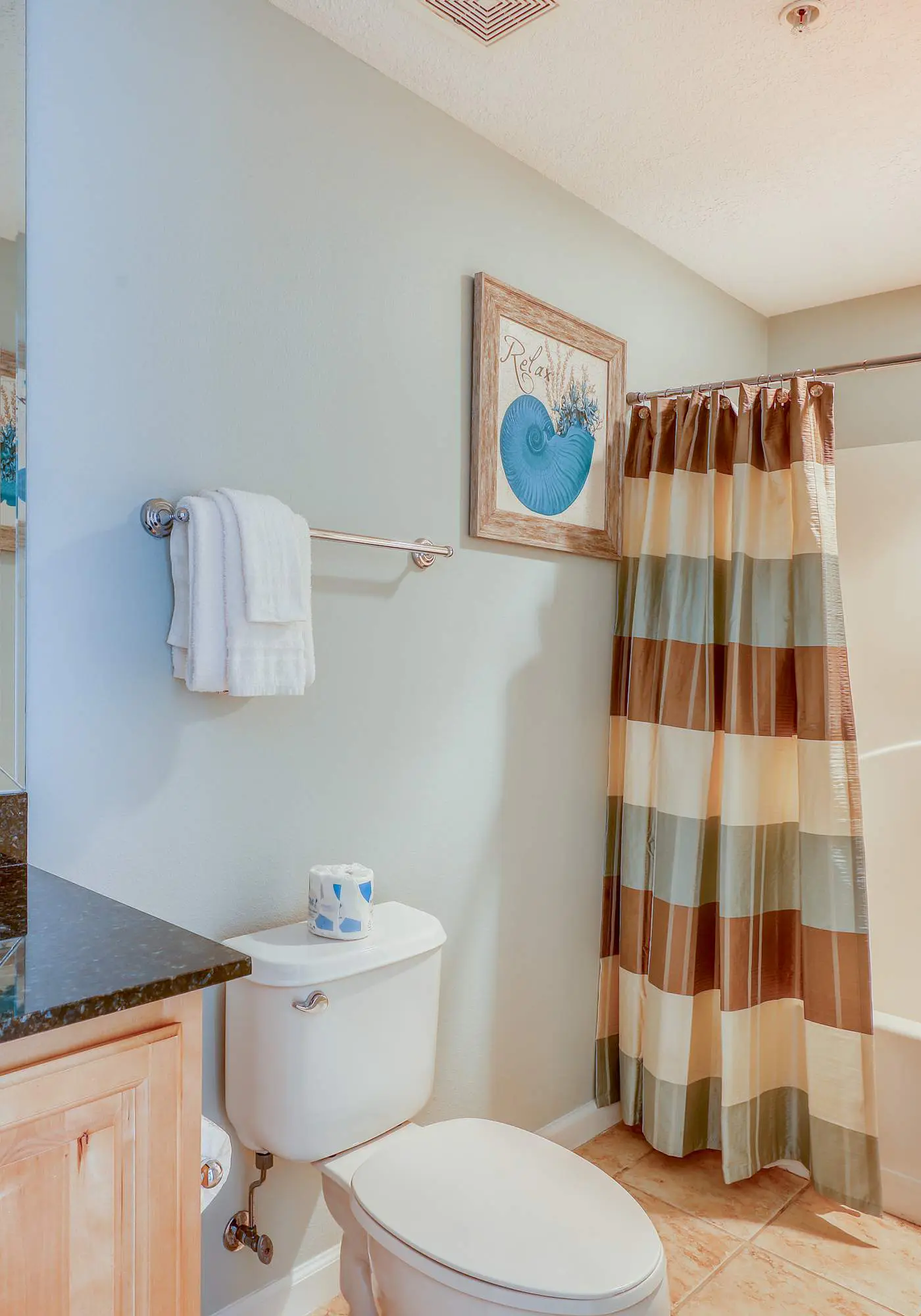Gulf-front condo w private balcony & shared pool, hot tub, gym & sauna
