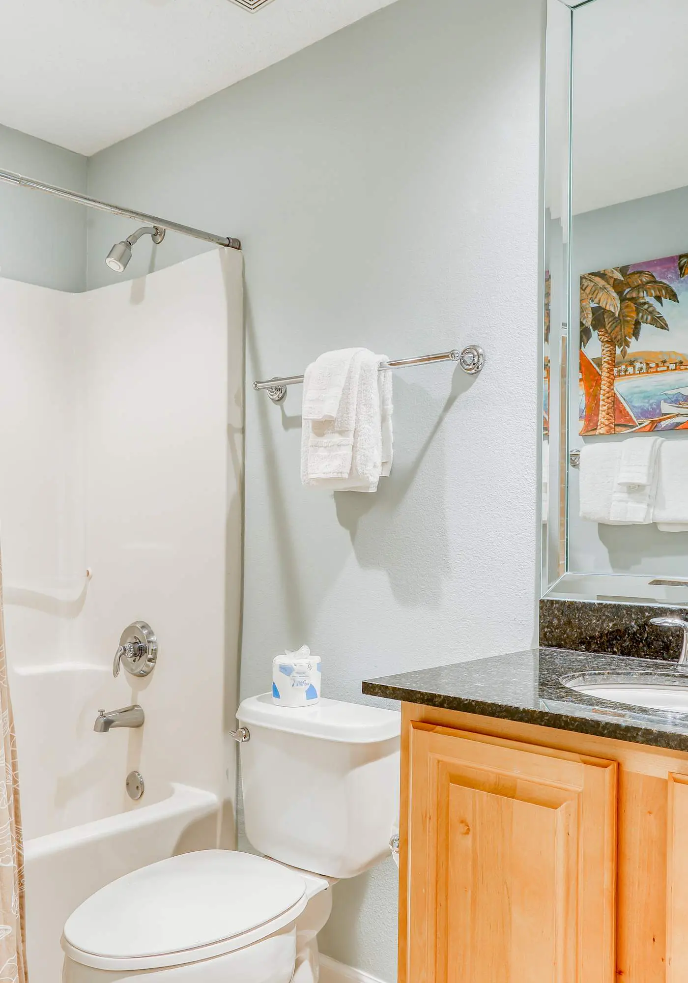 Gulf-front condo w private balcony & shared pool, hot tub, gym & sauna