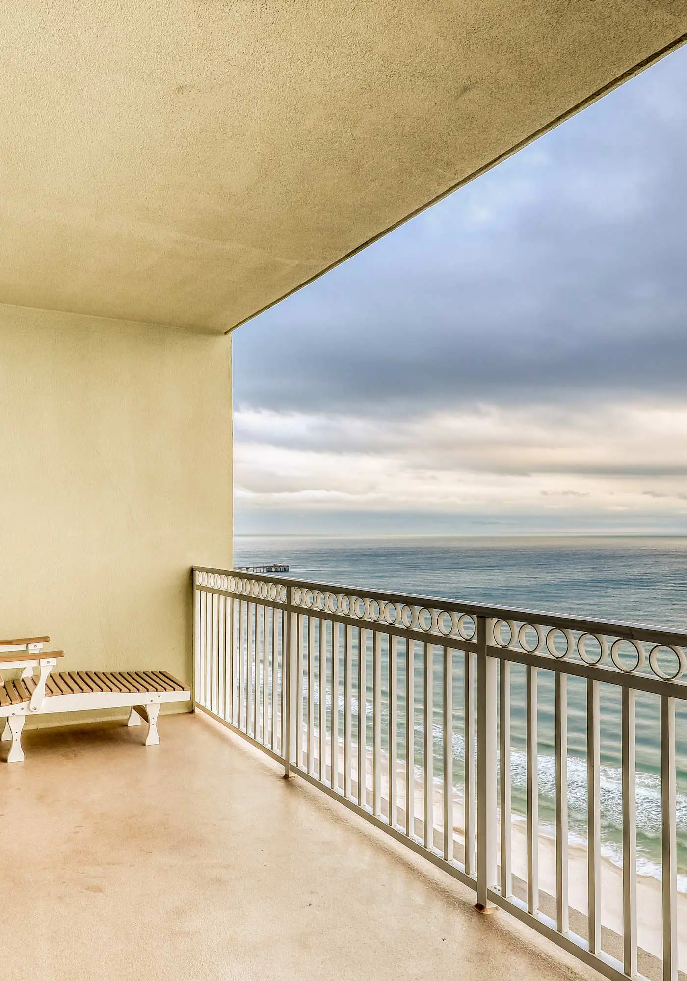 Gulf-front condo w private balcony & shared pool, hot tub, gym & sauna