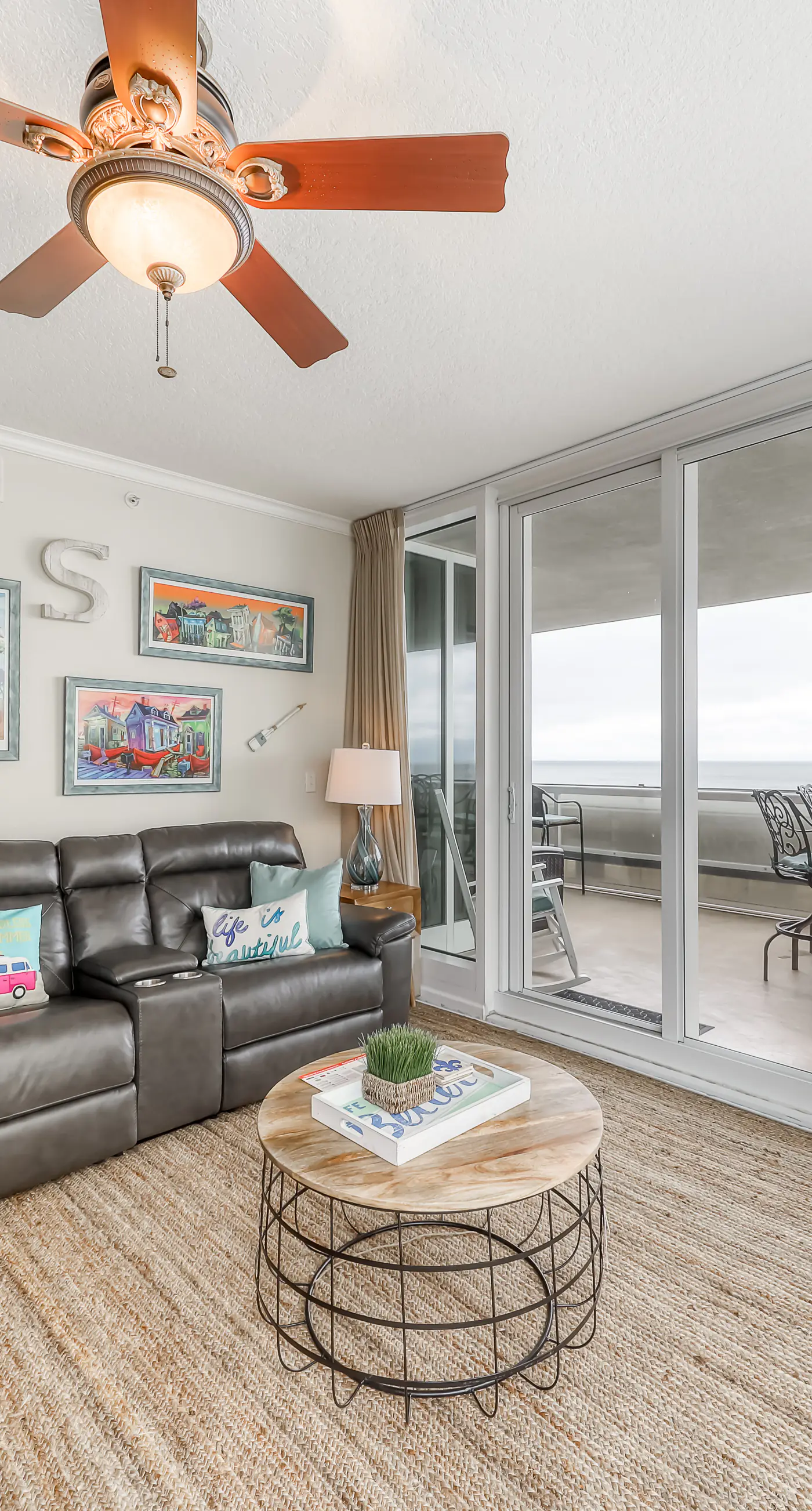 Gulf-front condo w great location, beach access & shared pool hot tub