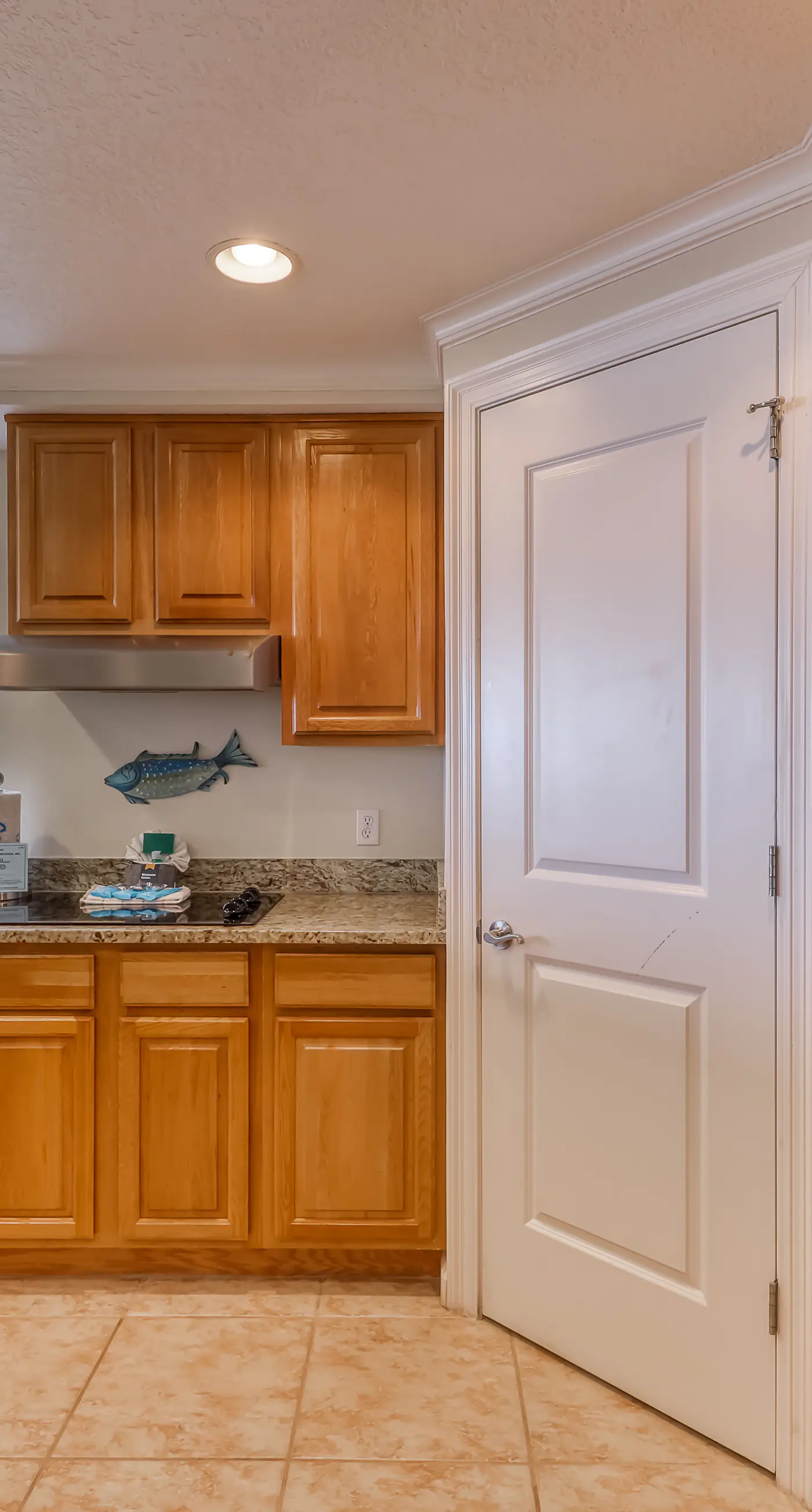 Gulf-front condo w great location, beach access & shared pool hot tub