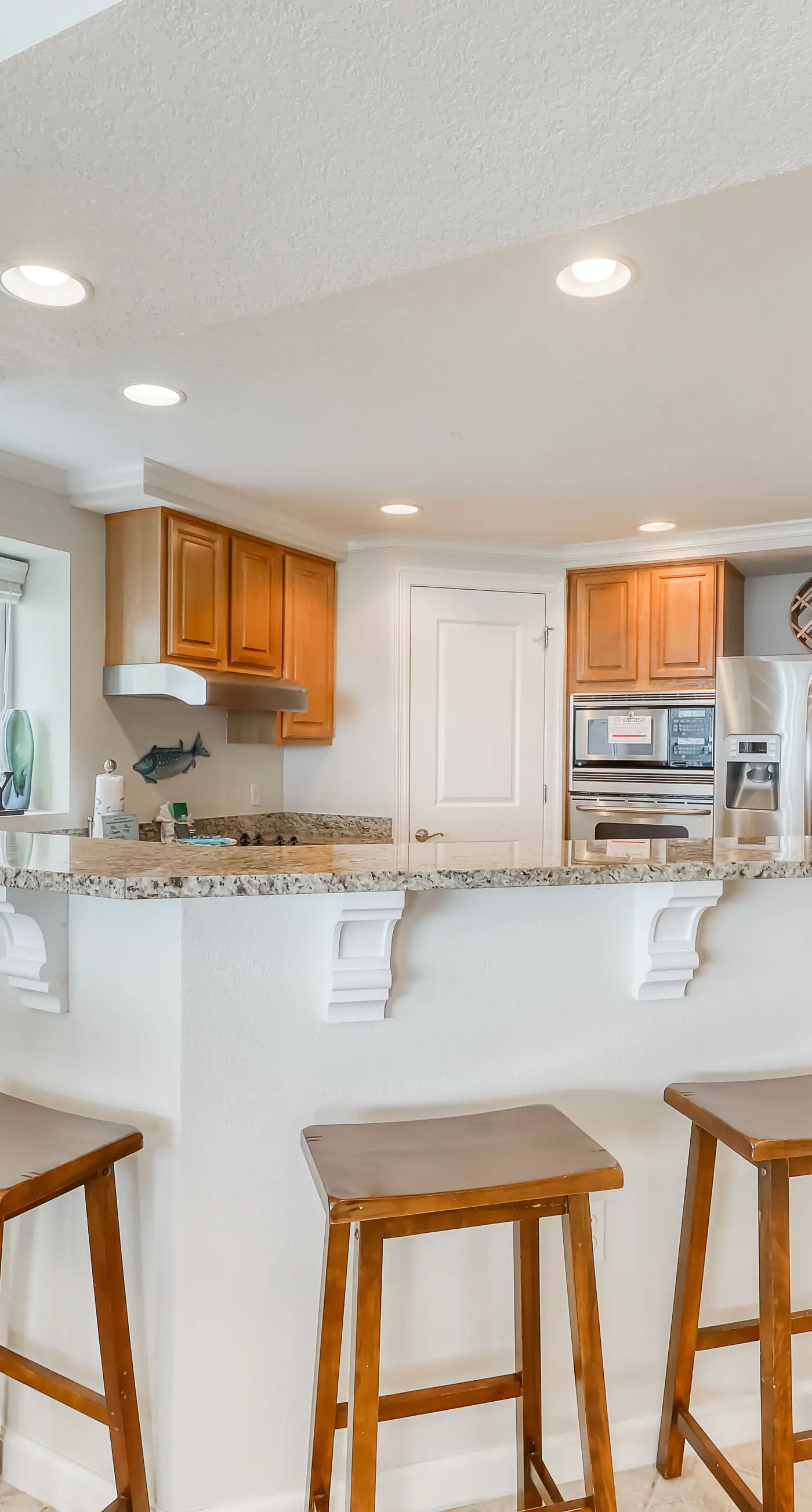 Gulf-front condo w great location, beach access & shared pool hot tub