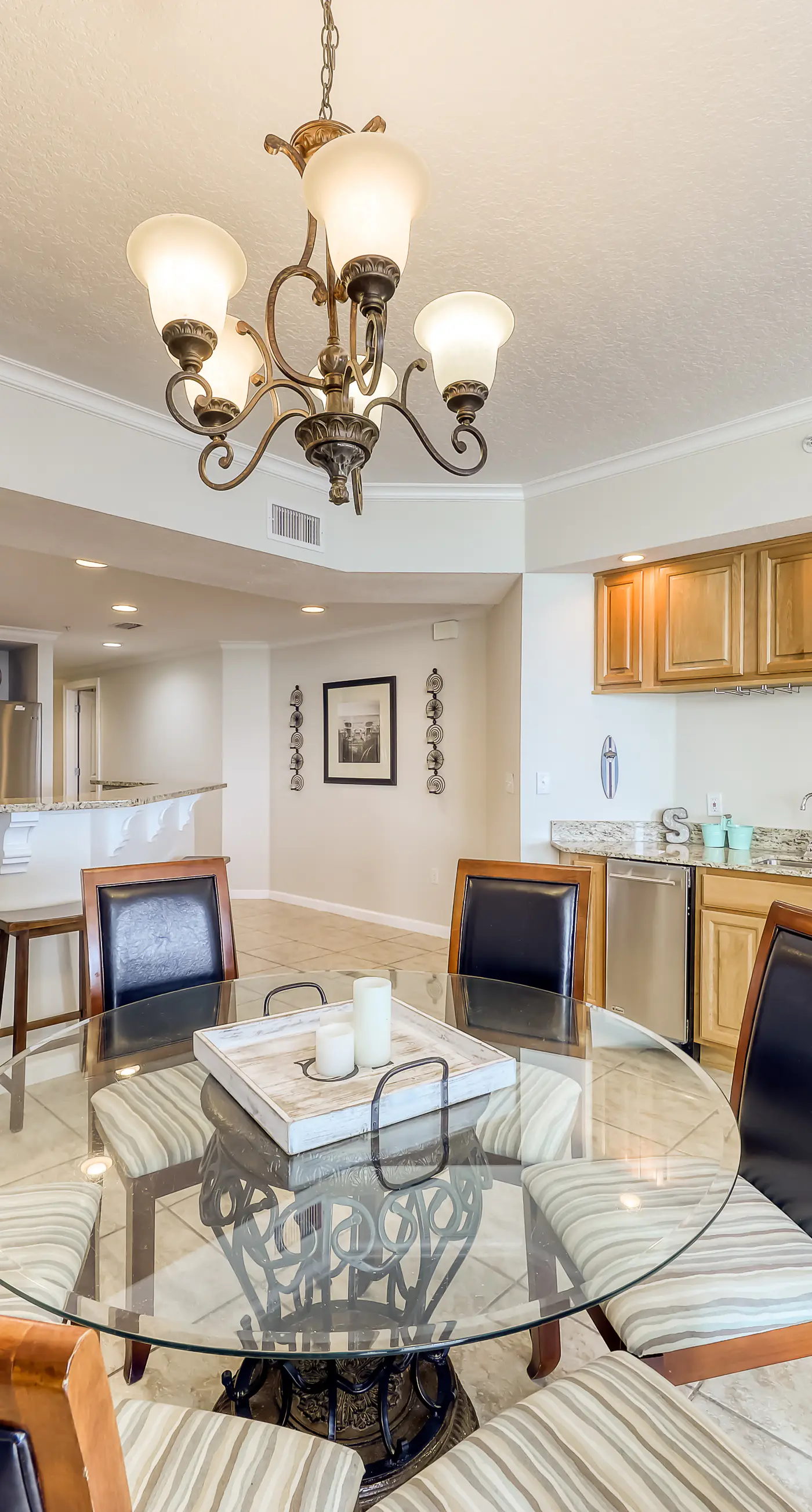 Gulf-front condo w great location, beach access & shared pool hot tub