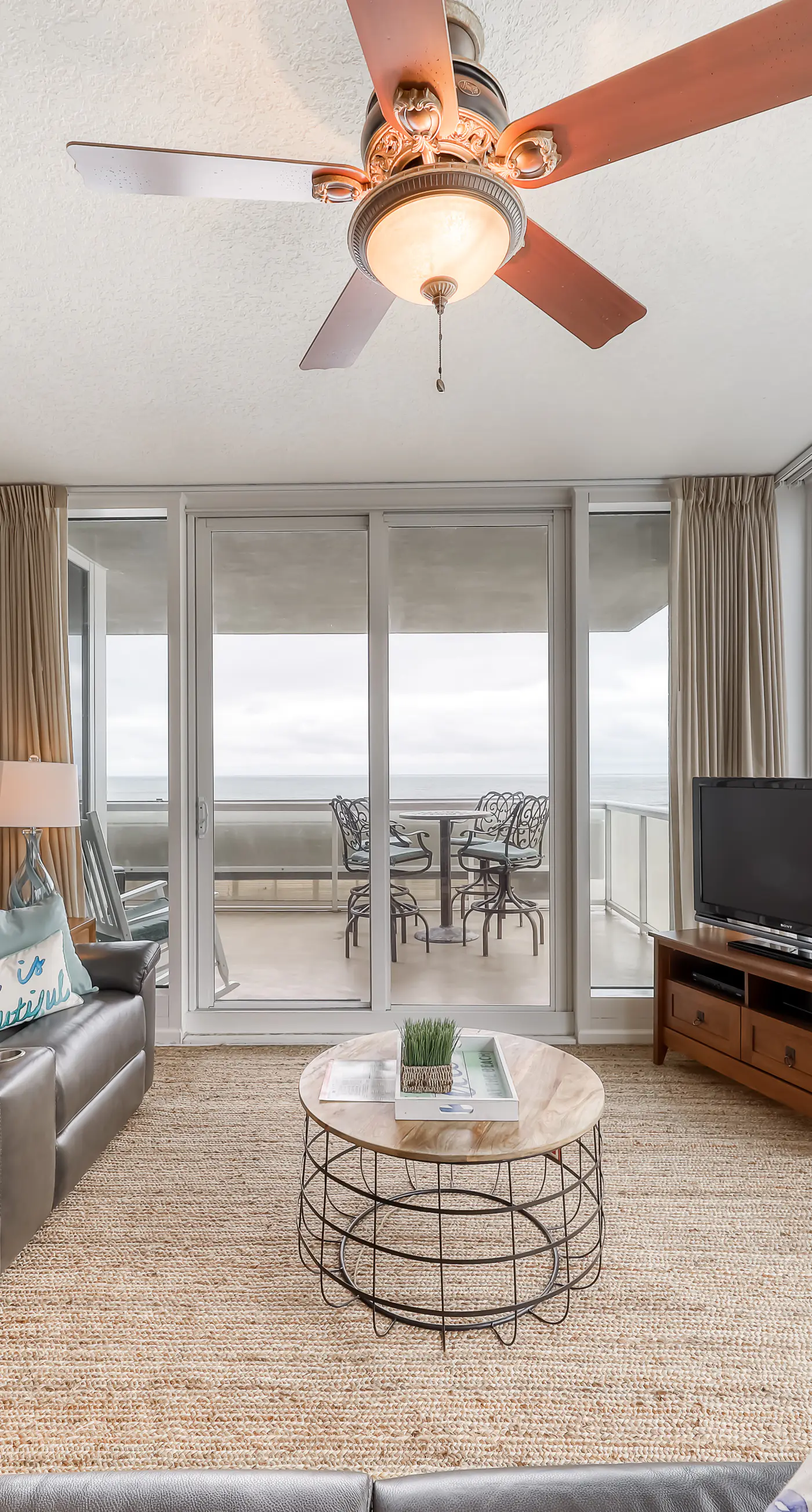 Gulf-front condo w great location, beach access & shared pool hot tub